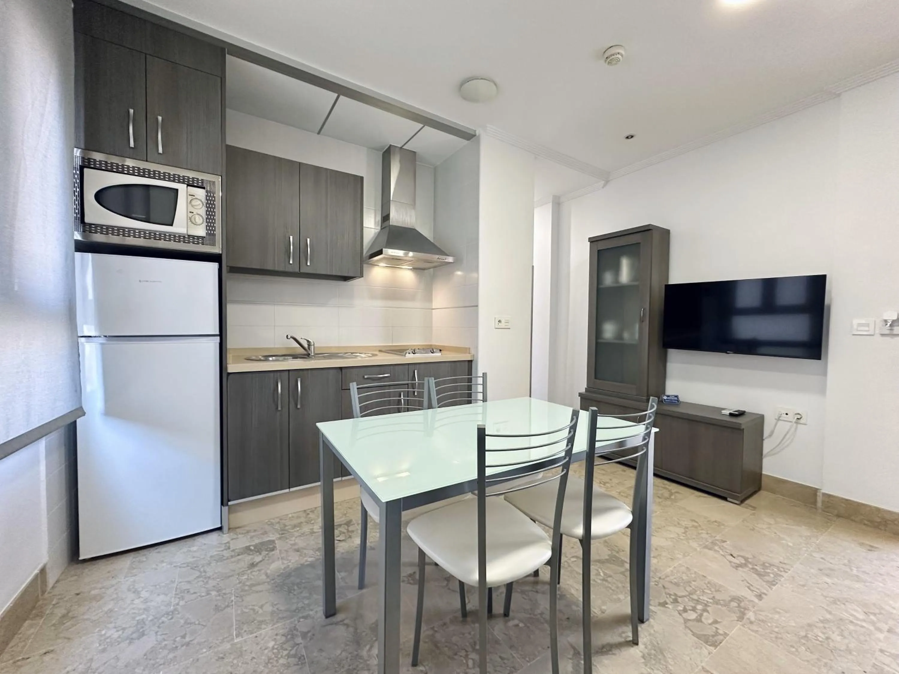 TV and multimedia in Hotel Apartamentos Marina Luz