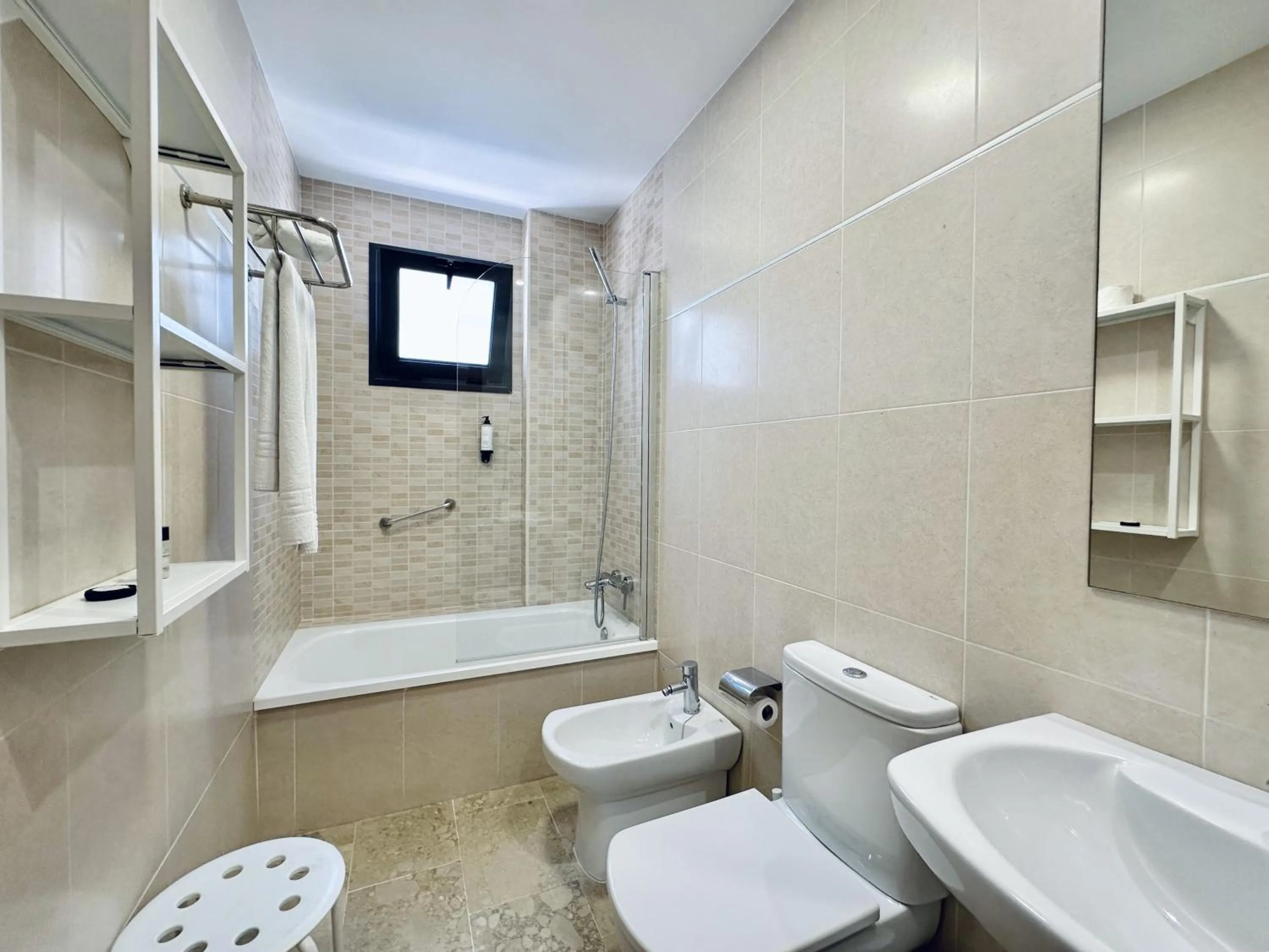 Bathroom in Hotel Apartamentos Marina Luz