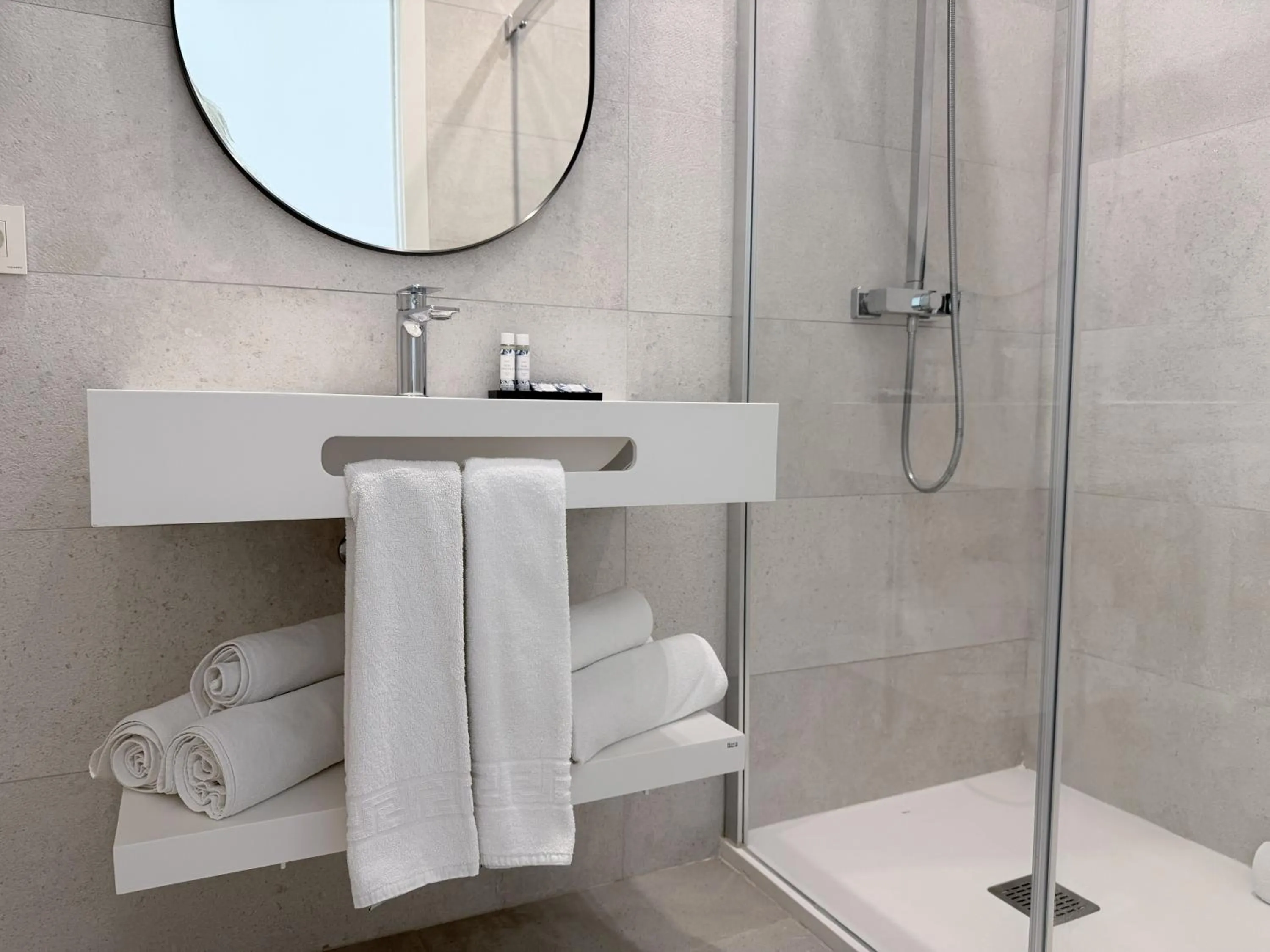 Shower in Hotel Apartamentos Marina Luz