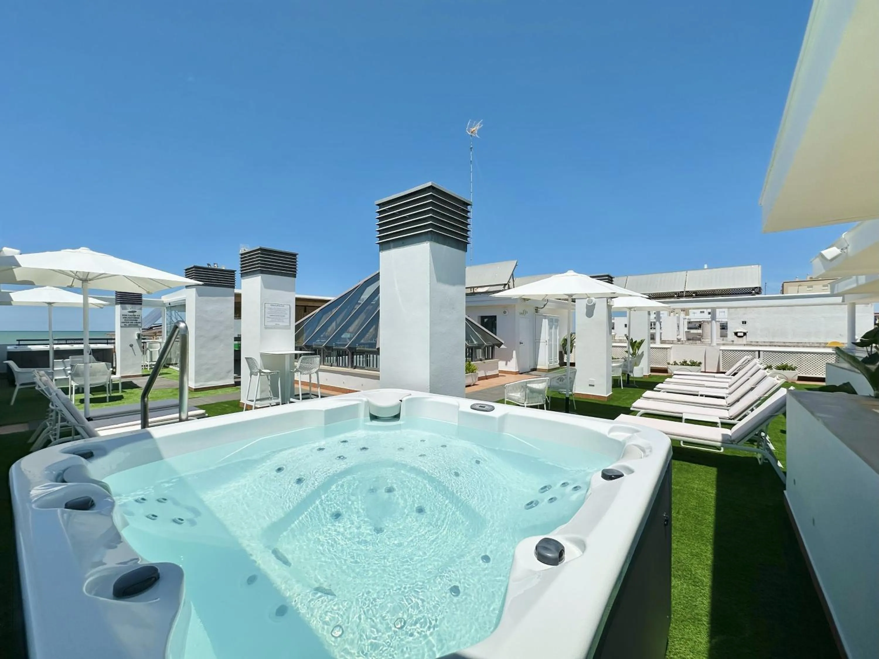 Hot Tub in Hotel Apartamentos Marina Luz