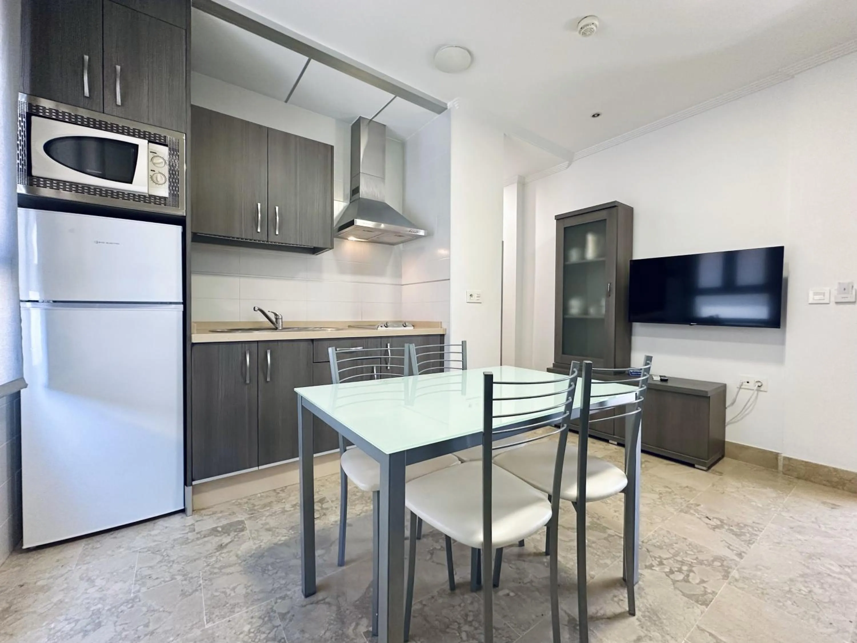 TV and multimedia in Hotel Apartamentos Marina Luz