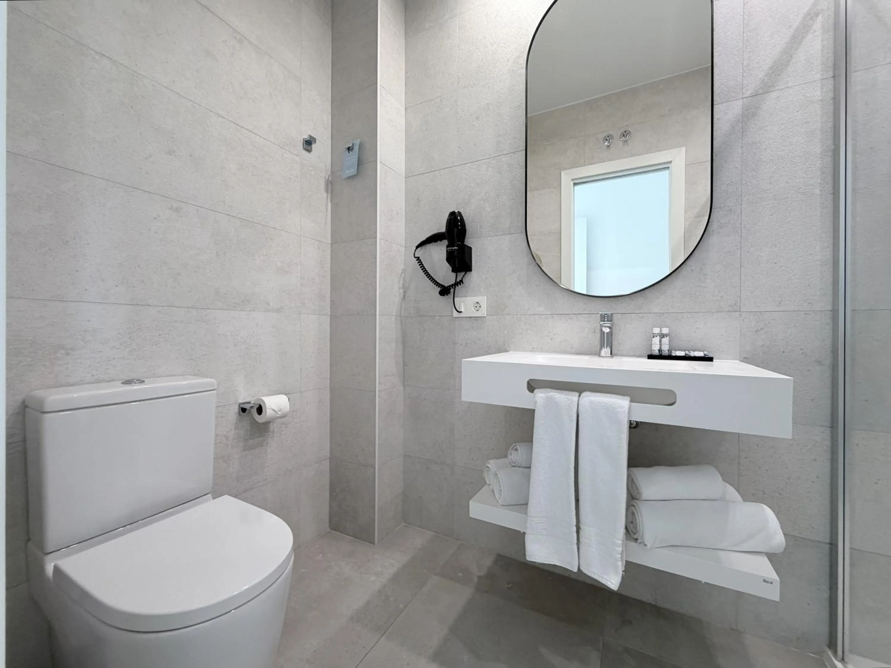 Shower in Hotel Apartamentos Marina Luz