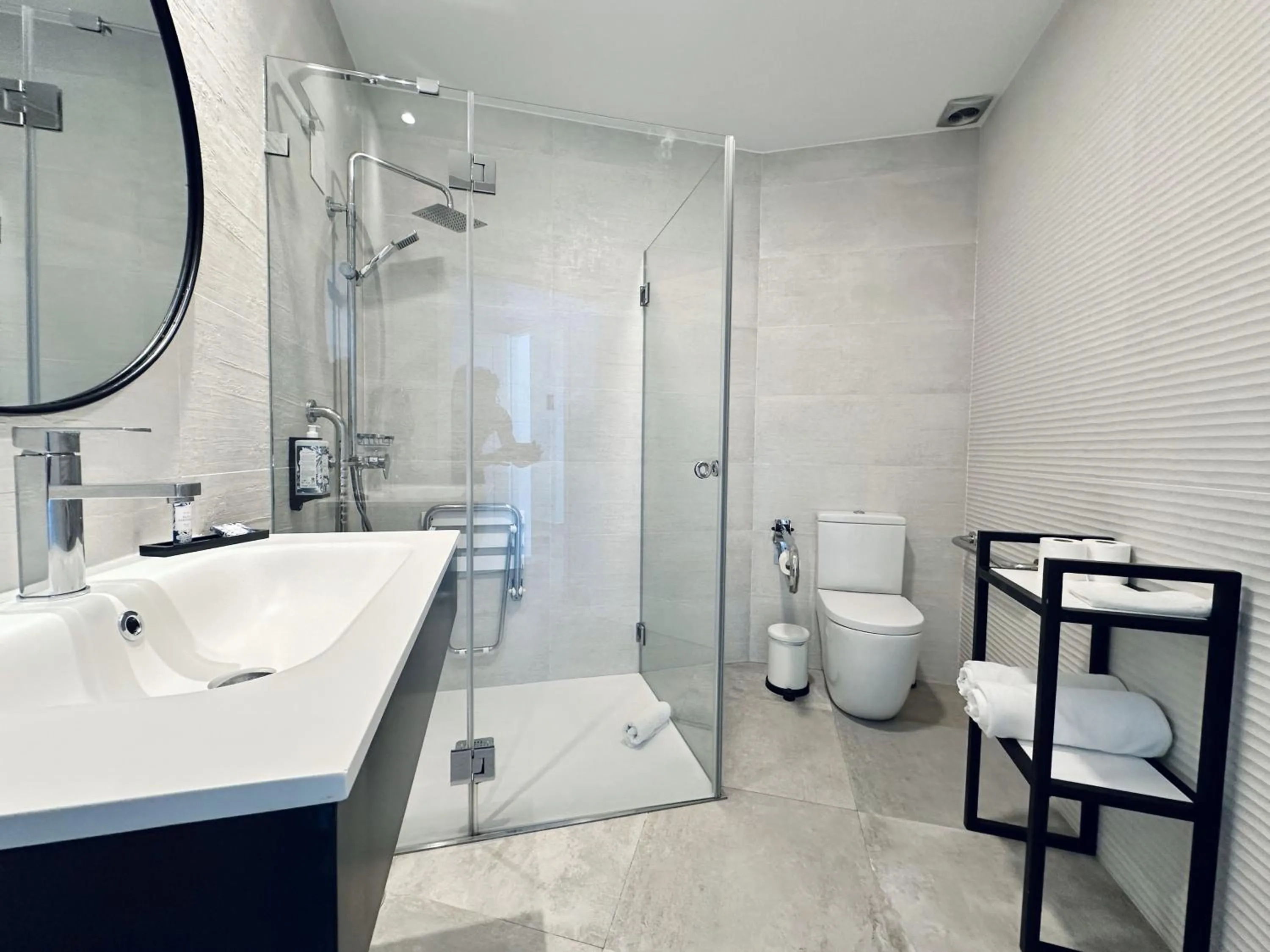 Shower in Hotel Apartamentos Marina Luz