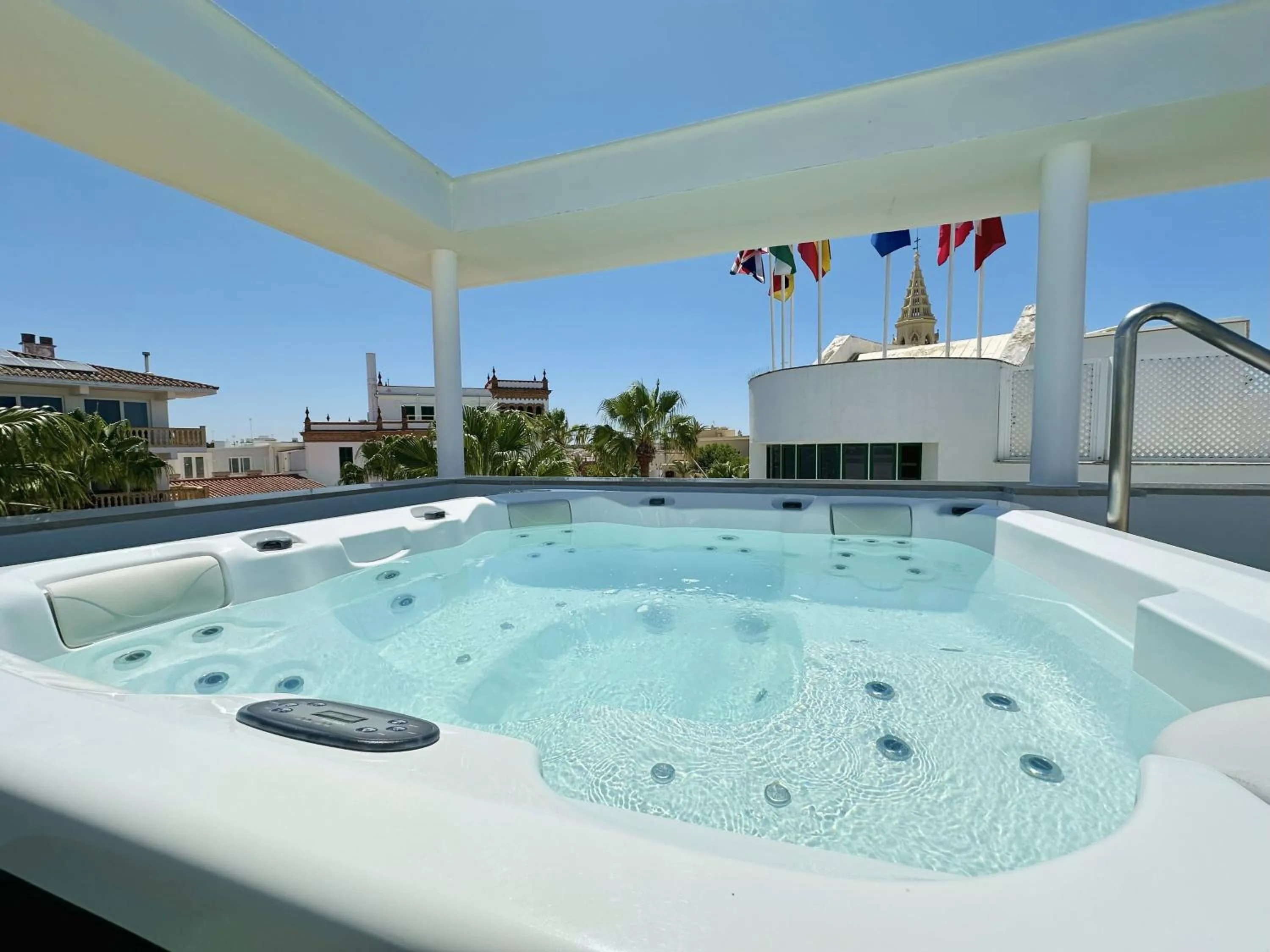 Hot Tub in Hotel Apartamentos Marina Luz