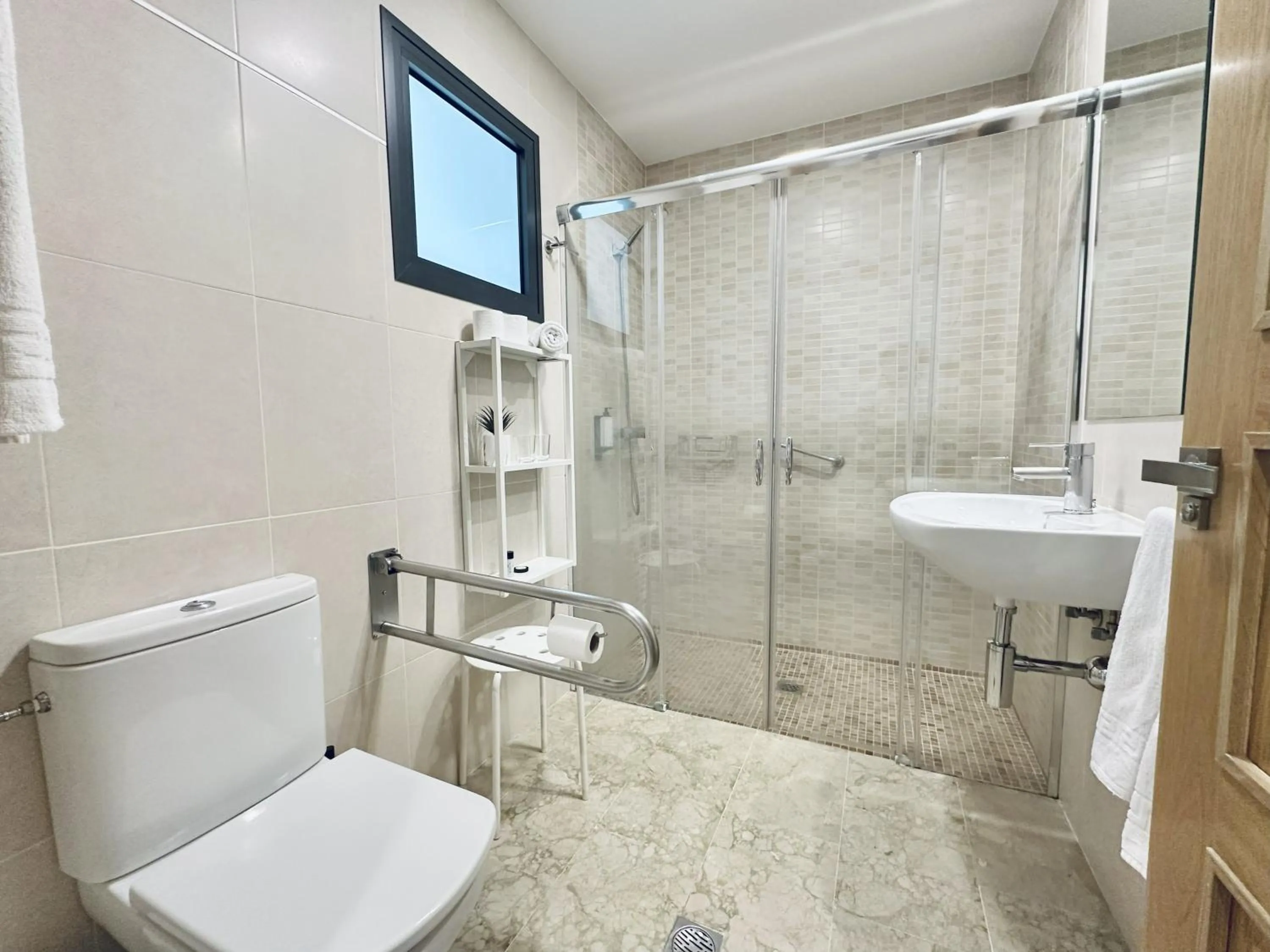 Shower in Hotel Apartamentos Marina Luz