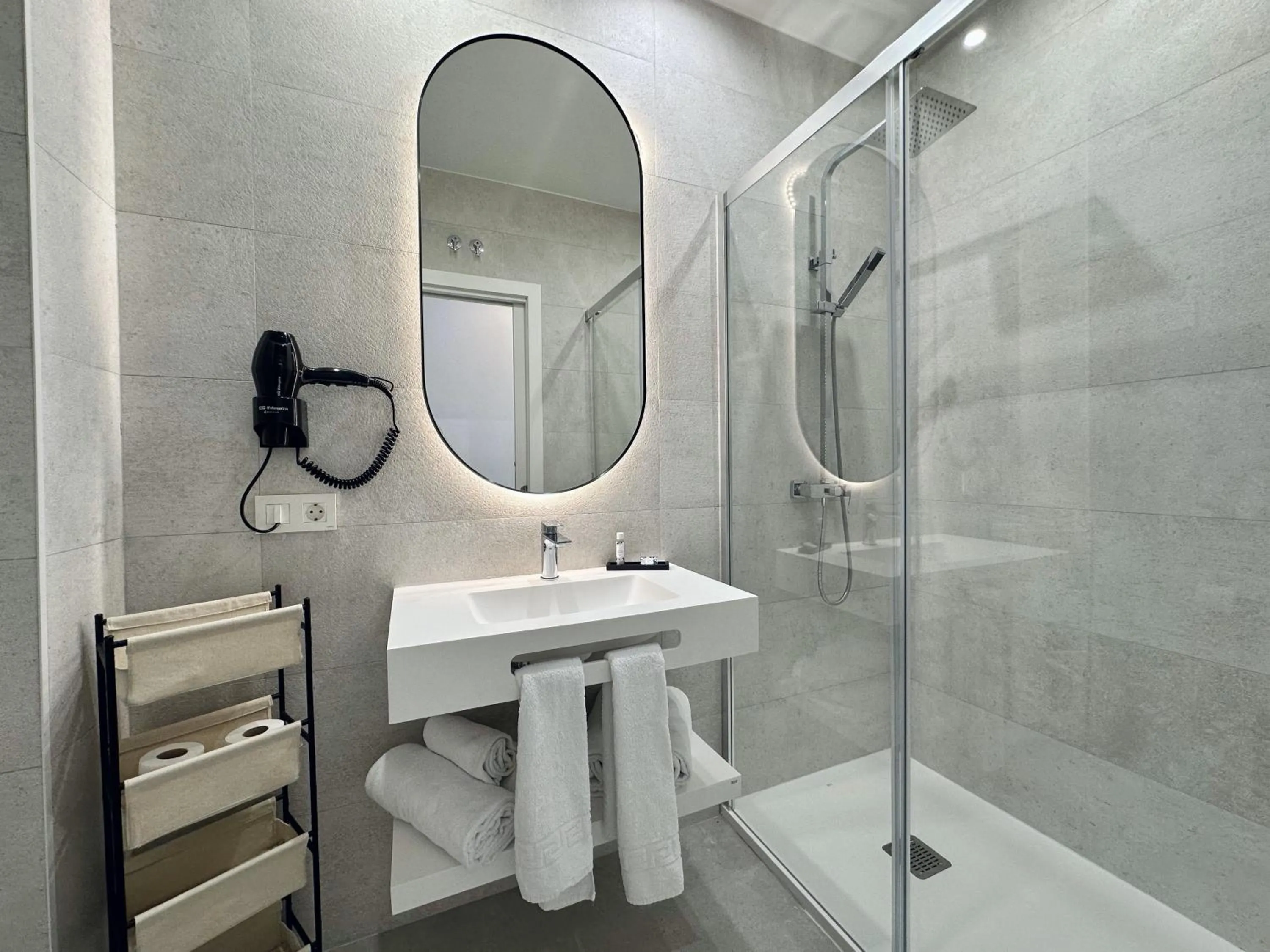 Shower in Hotel Apartamentos Marina Luz