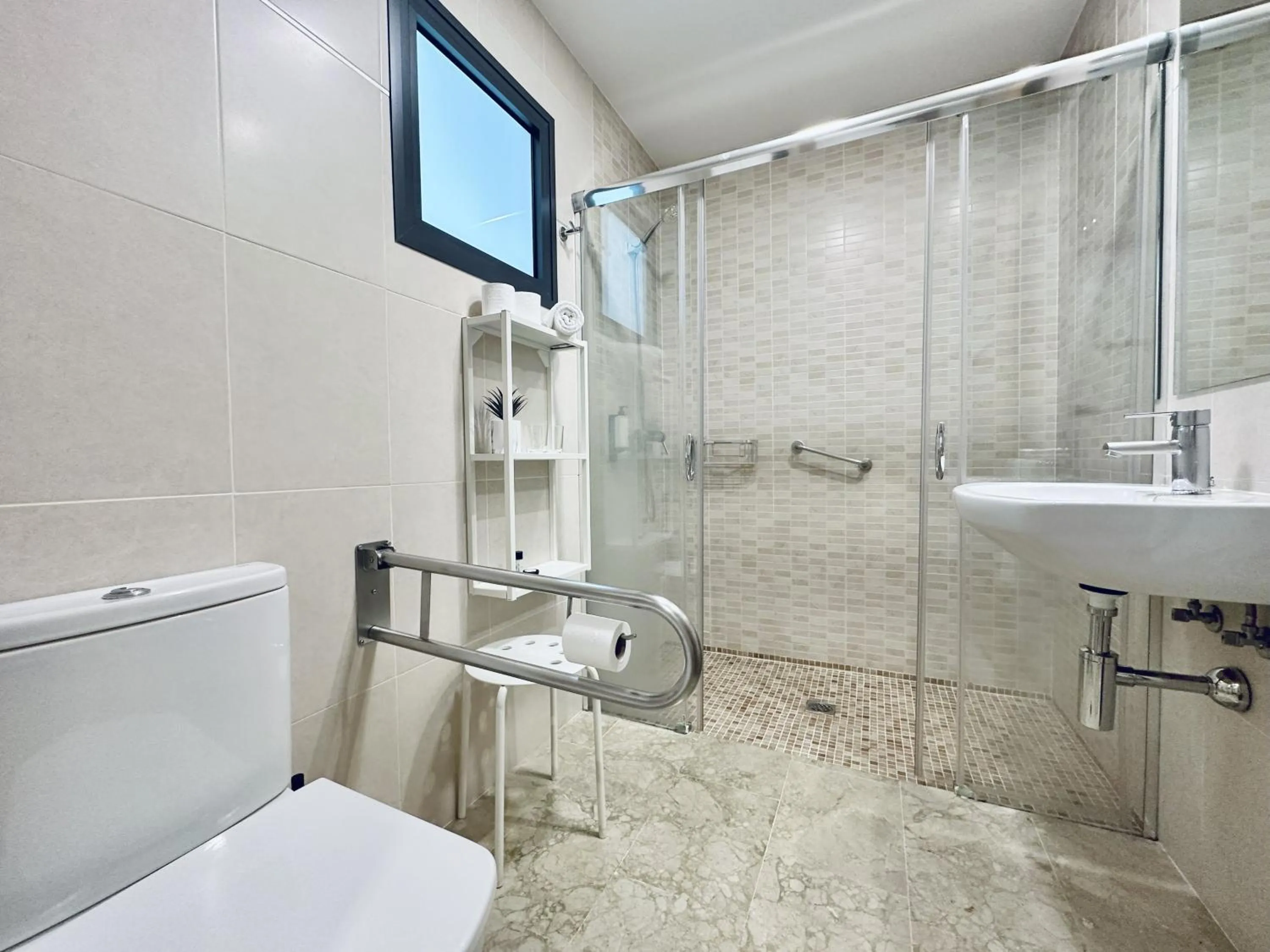 Shower in Hotel Apartamentos Marina Luz