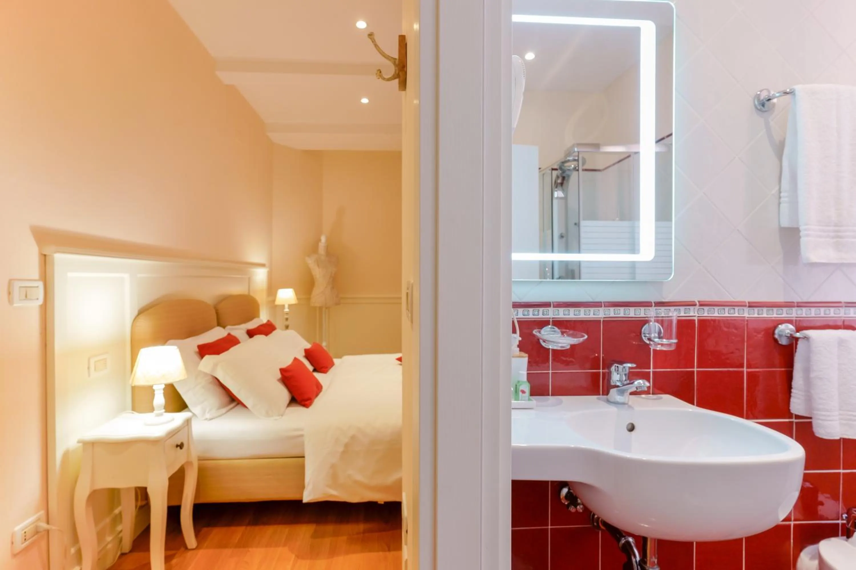 Bathroom, Bed in Casa Miramonte