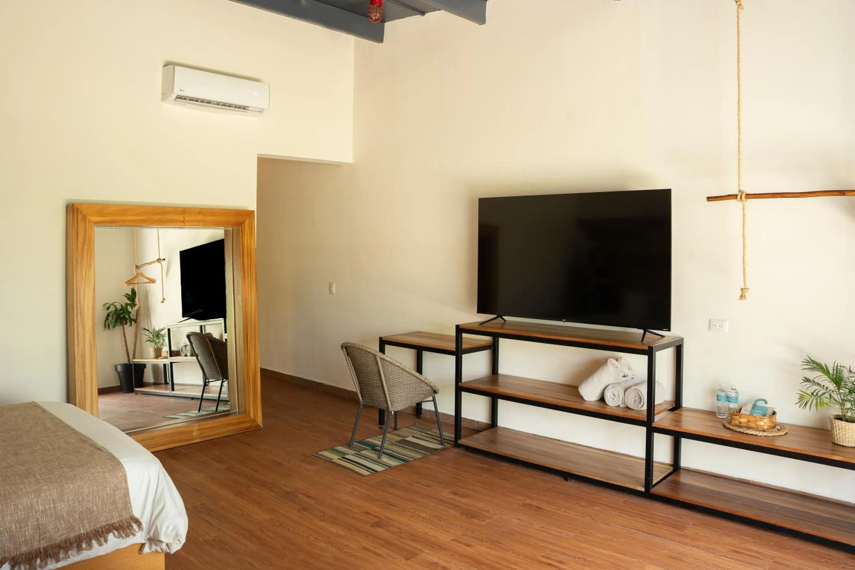 Bathroom, Bed in Mayan Monkey Cancun - Social Hotel