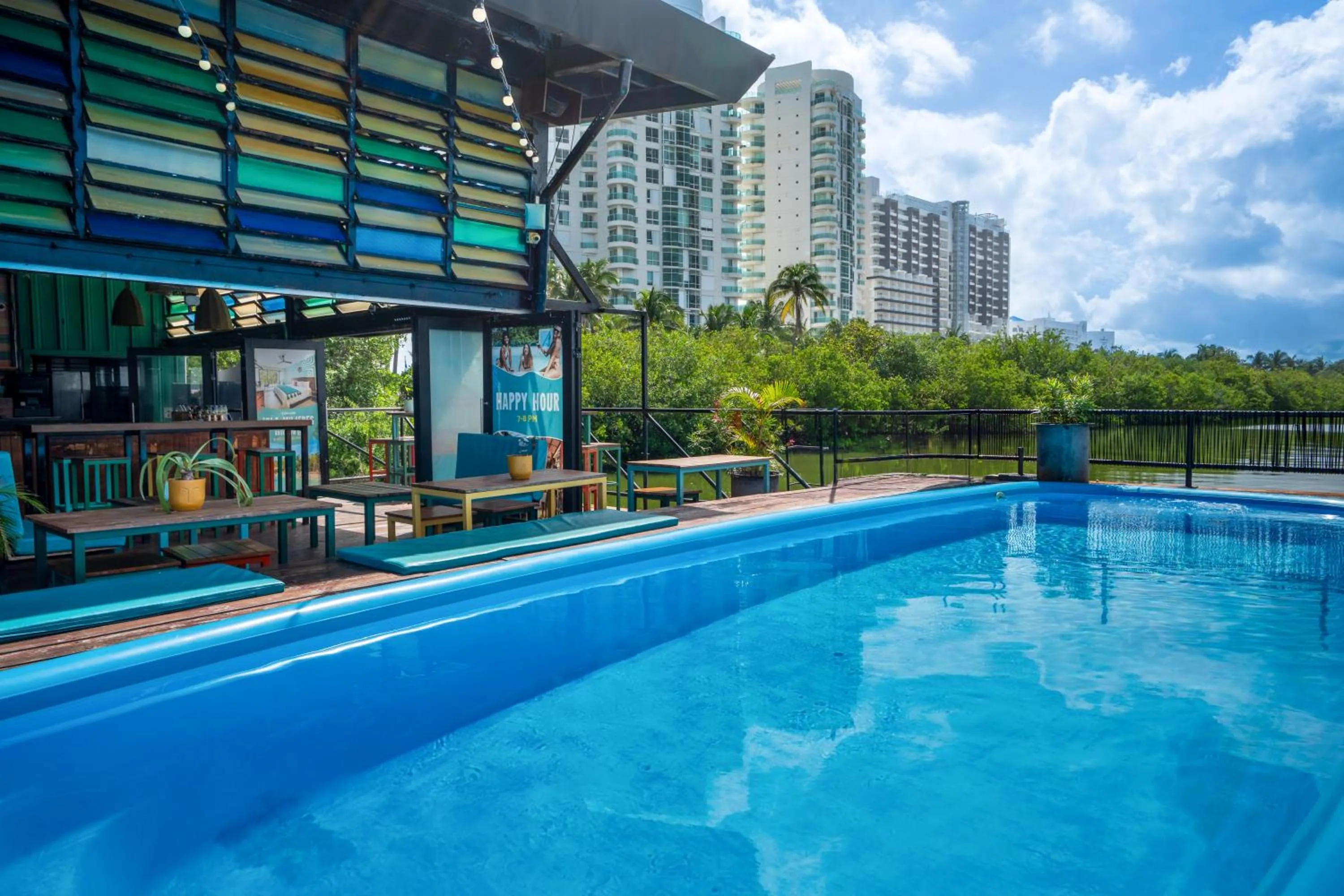 Day in Mayan Monkey Cancun - Social Hotel