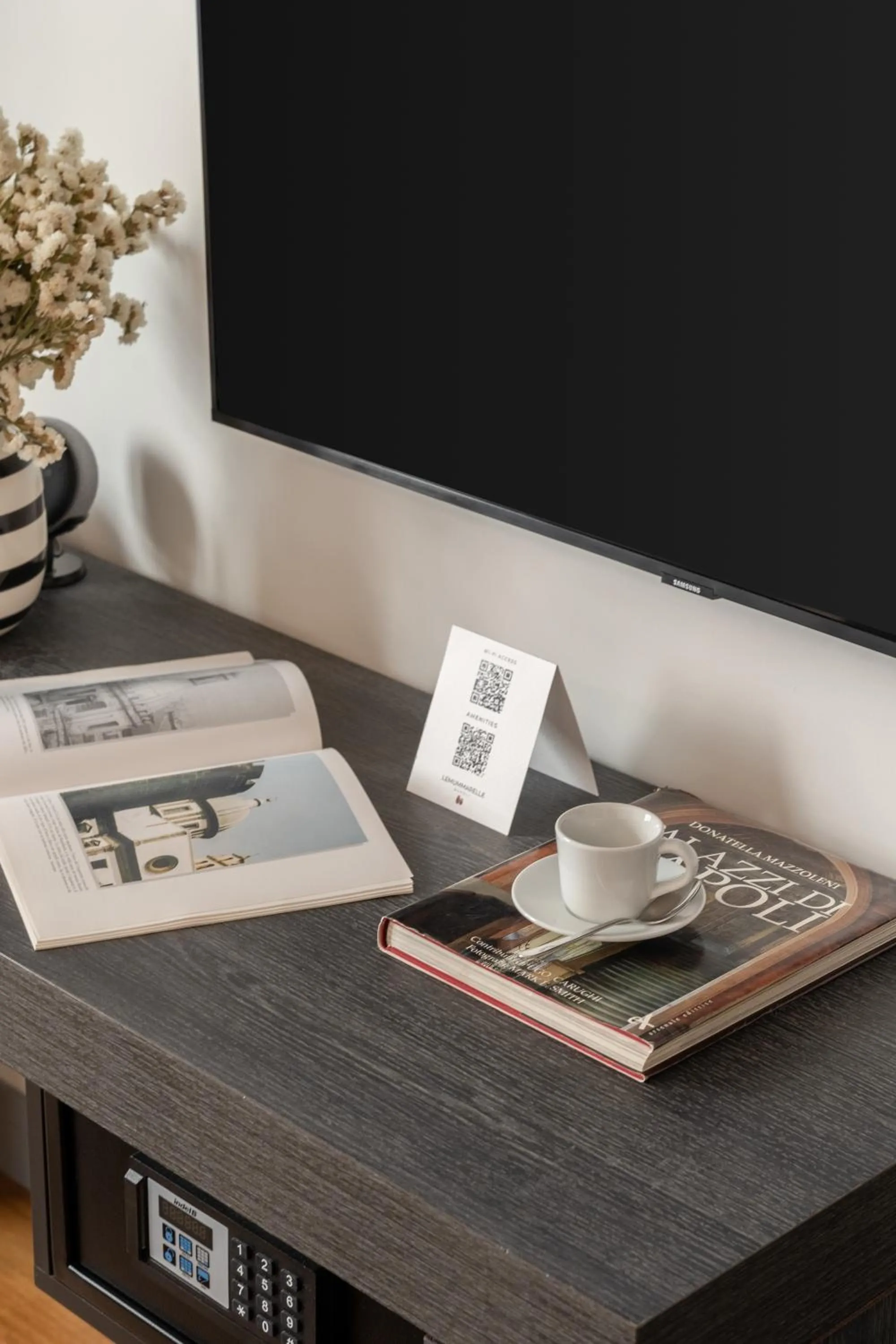 Decorative detail in Le Mummarelle