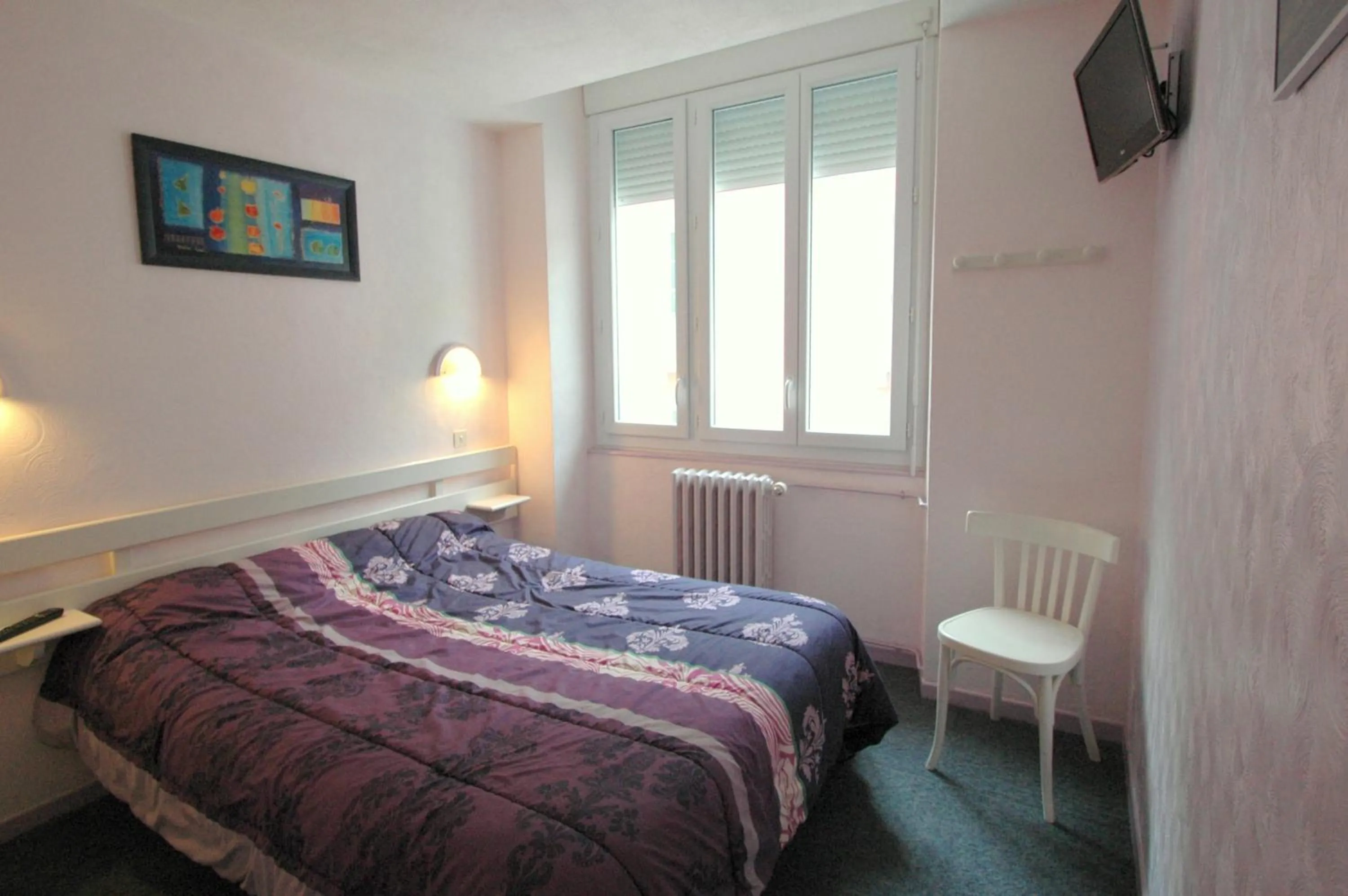 Photo of the whole room, Bed in Appart Le Chili- Quartier thermal- Parc remarquable - Linge fourni