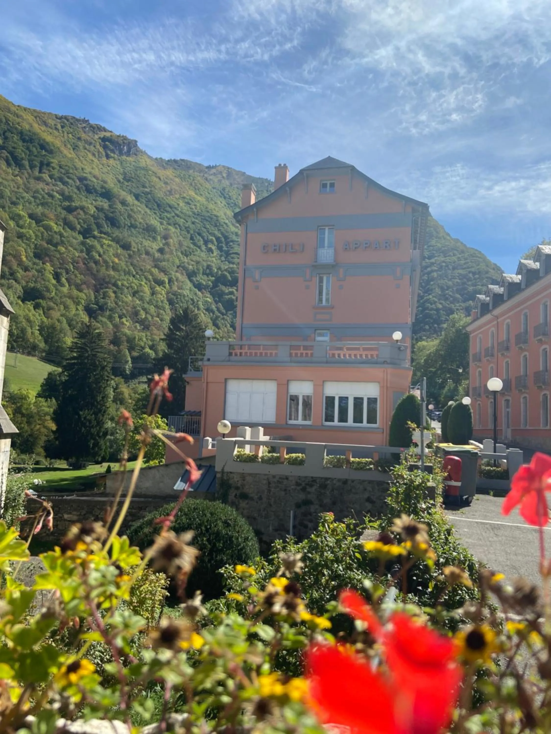 Property building in Appart Le Chili- Quartier thermal- Parc remarquable - Linge fourni