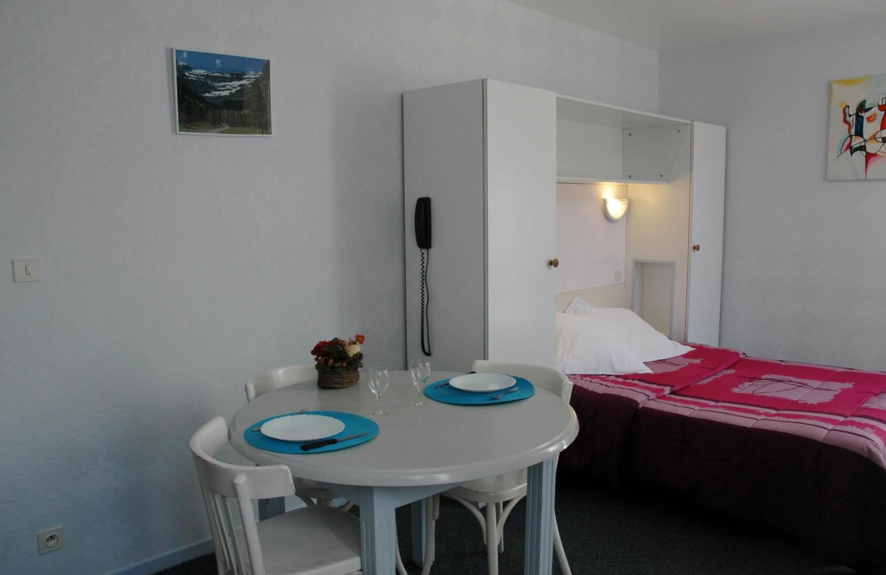 Photo of the whole room, Bed in Appart Le Chili- Quartier thermal- Parc remarquable - Linge fourni