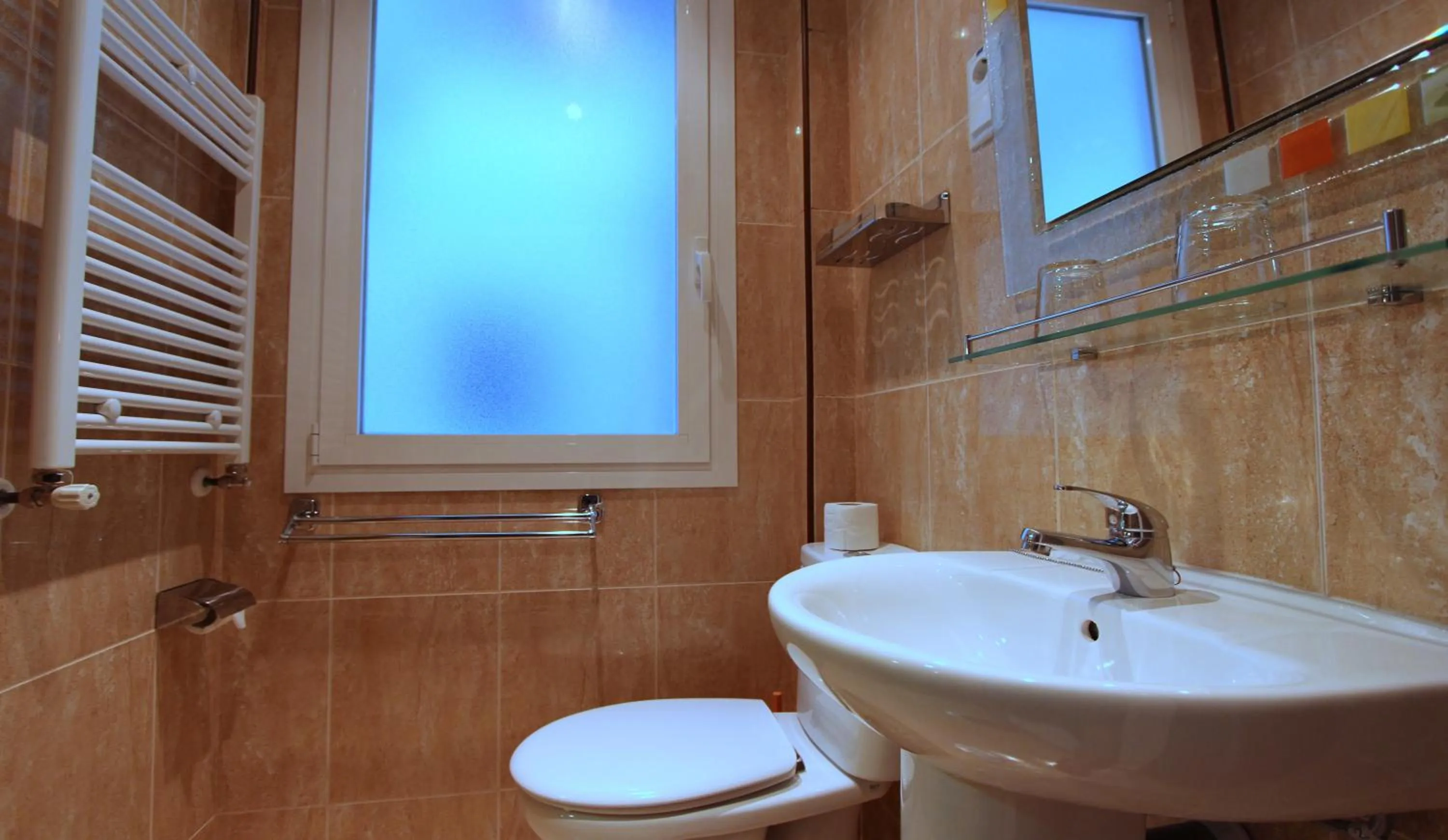 Bathroom in Hostal Regio