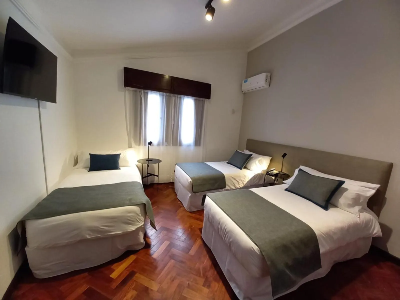 TV and multimedia, Bed in Hotel Del Virrey