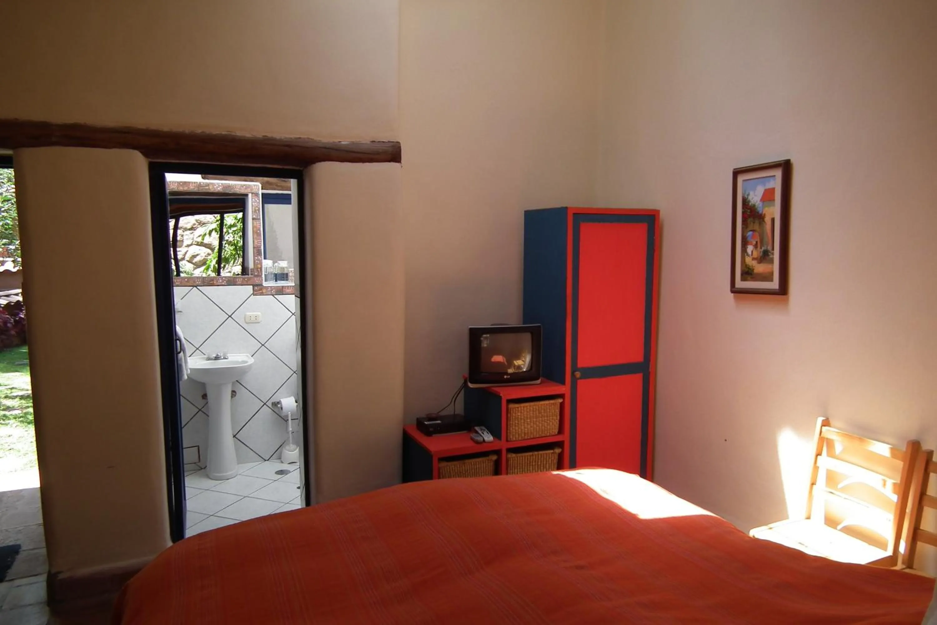 Photo of the whole room, Bed in Melissa Wasi