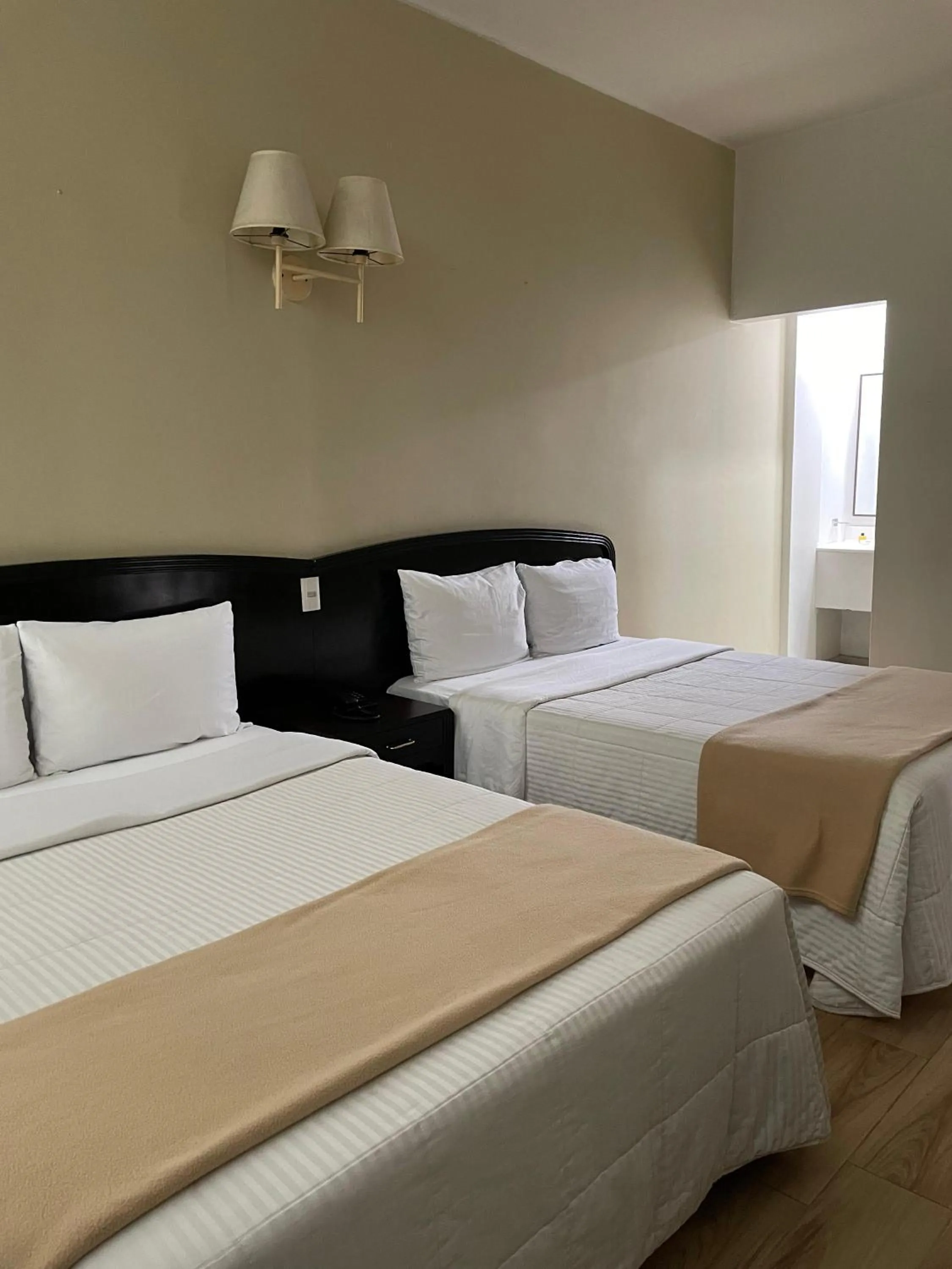 Photo of the whole room, Bed in Hotel Plaza del Arco Express