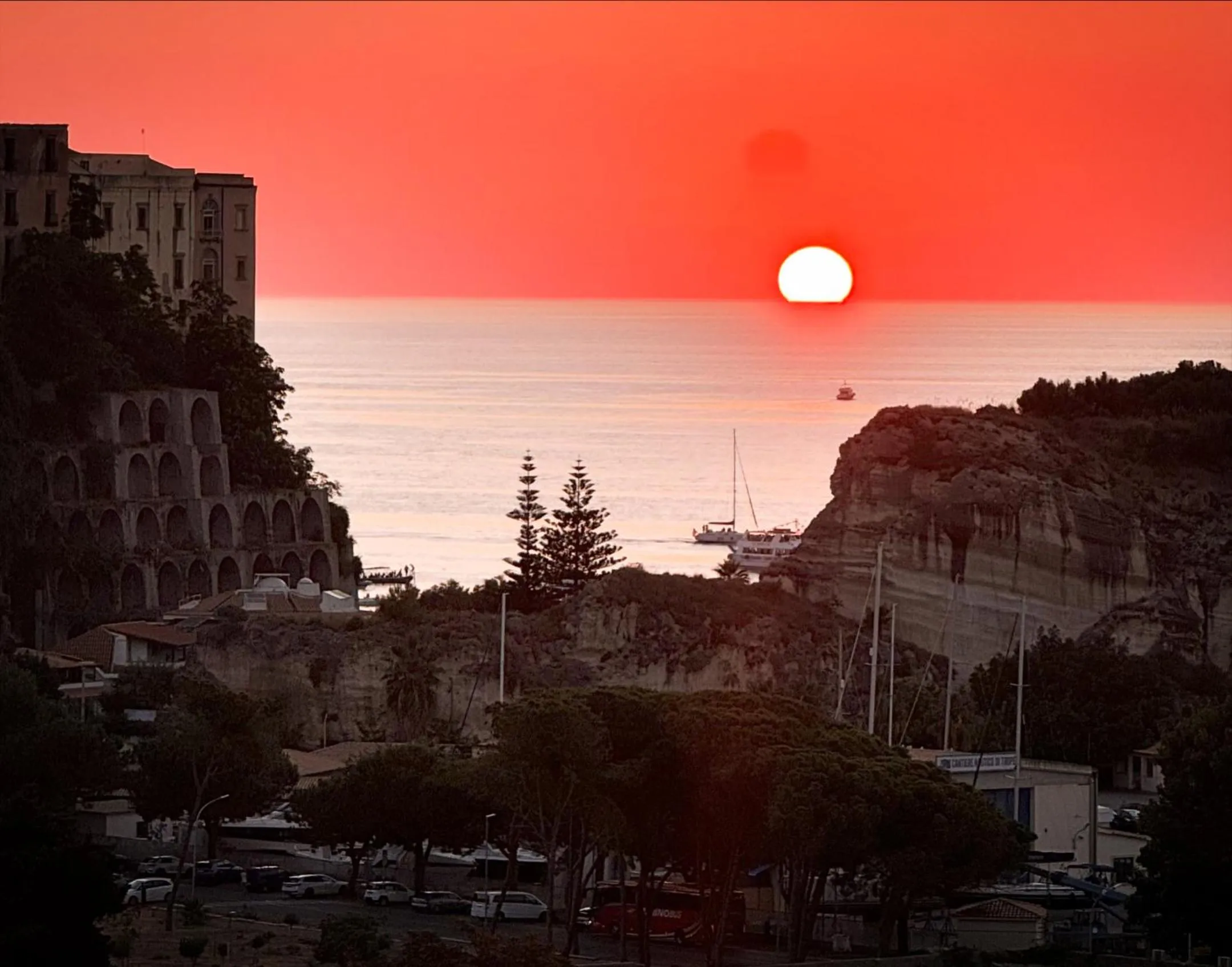 Sunset in Residence New Paradise