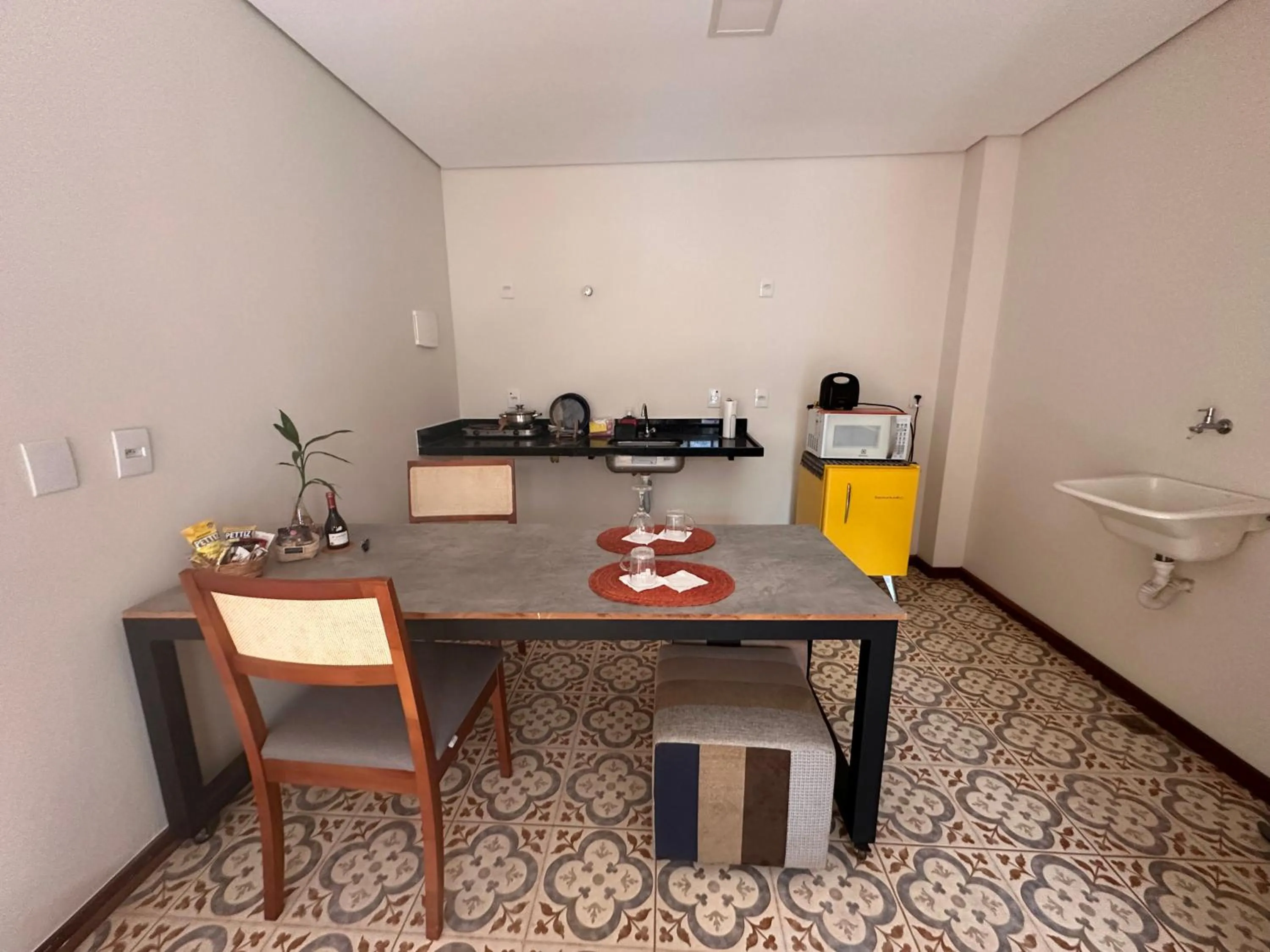 Communal kitchen in Villa Rica Pousada