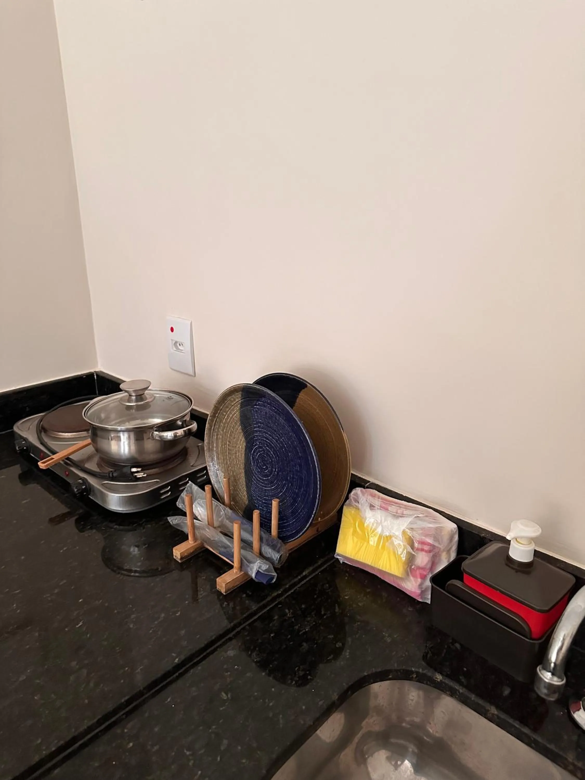 Communal kitchen in Villa Rica Pousada