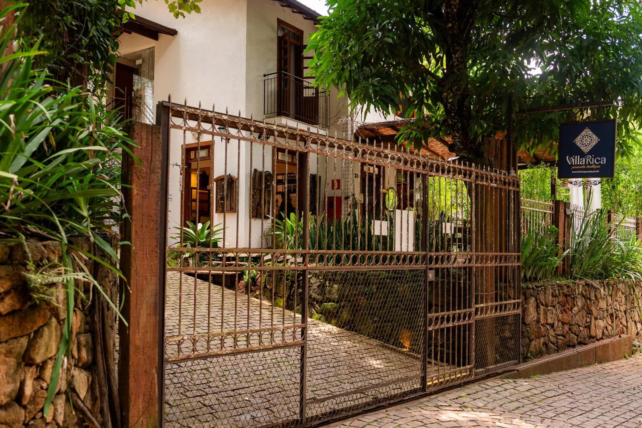 Property building in Villa Rica Pousada