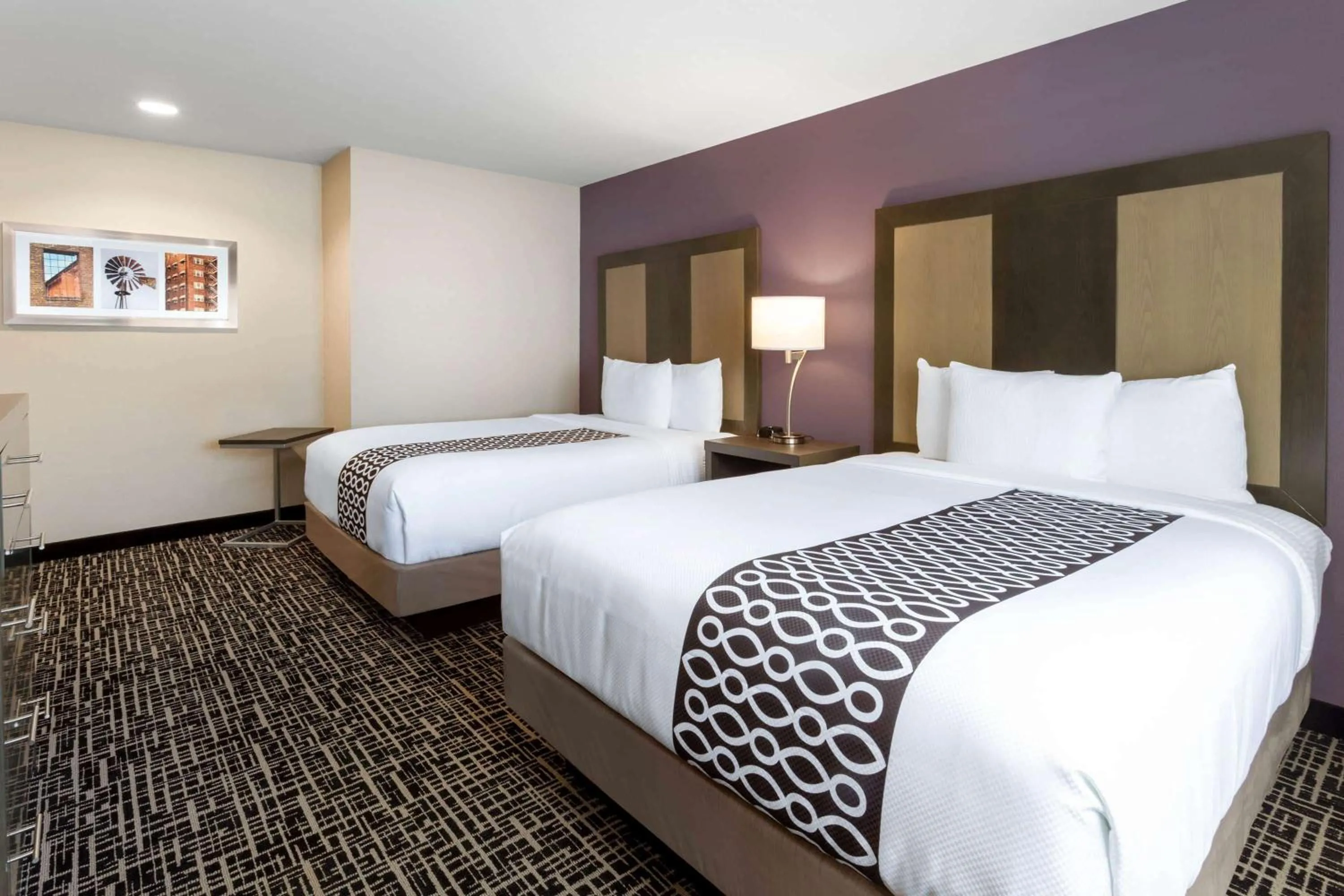 Photo of the whole room, Bed in La Quinta by Wyndham Wichita Airport