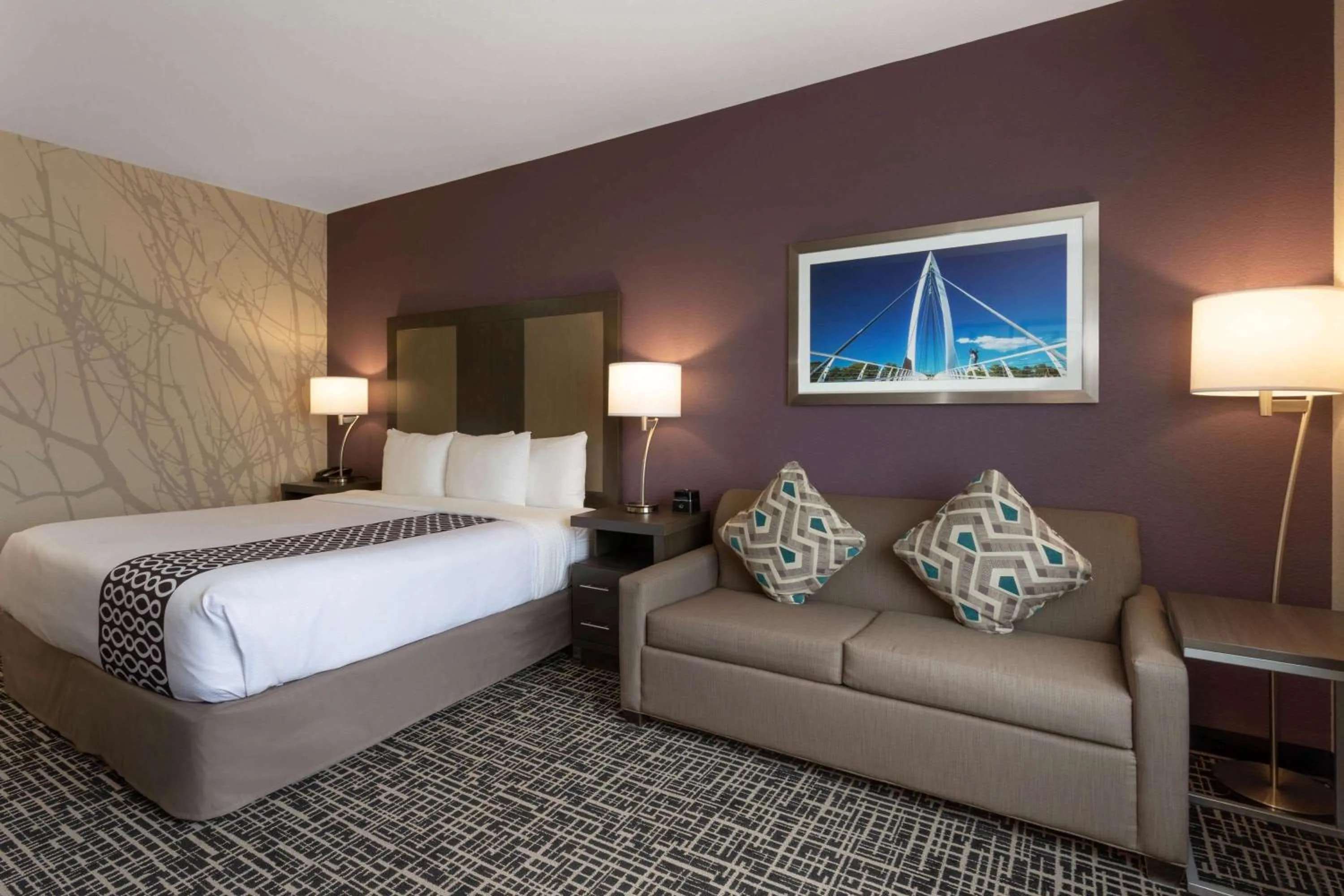 Photo of the whole room, Bed in La Quinta by Wyndham Wichita Airport