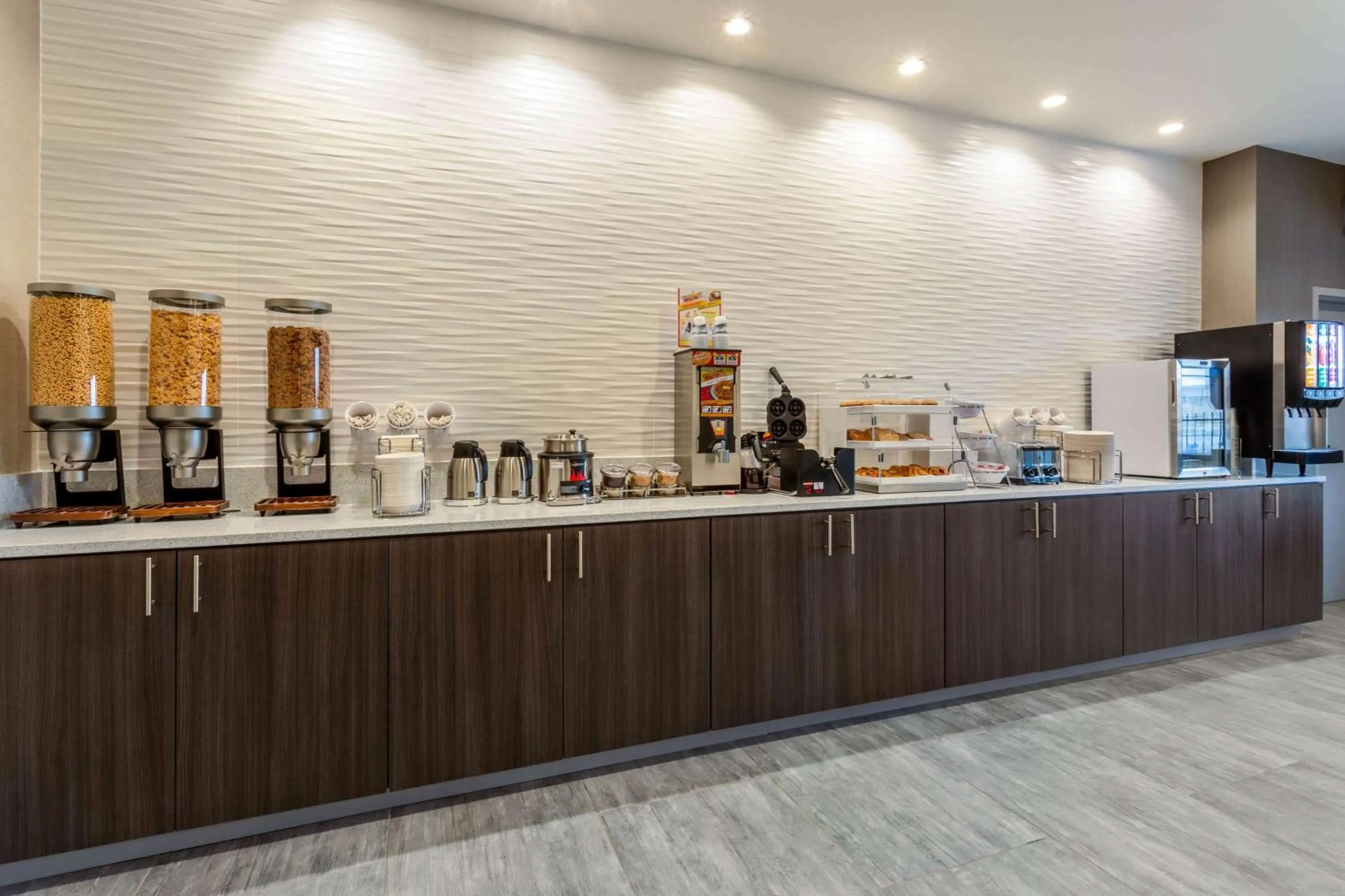 Restaurant/places to eat in La Quinta by Wyndham Wichita Airport