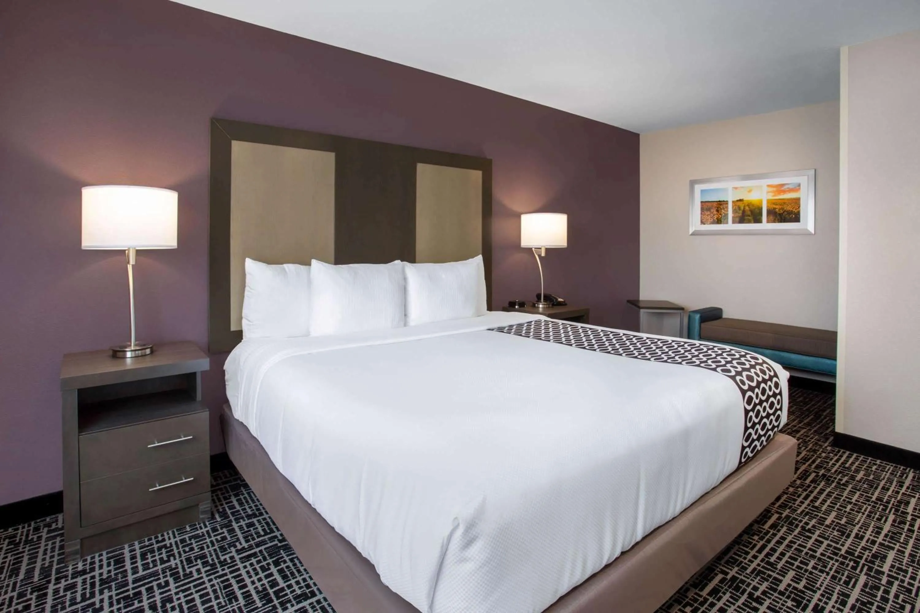 Photo of the whole room, Bed in La Quinta by Wyndham Wichita Airport