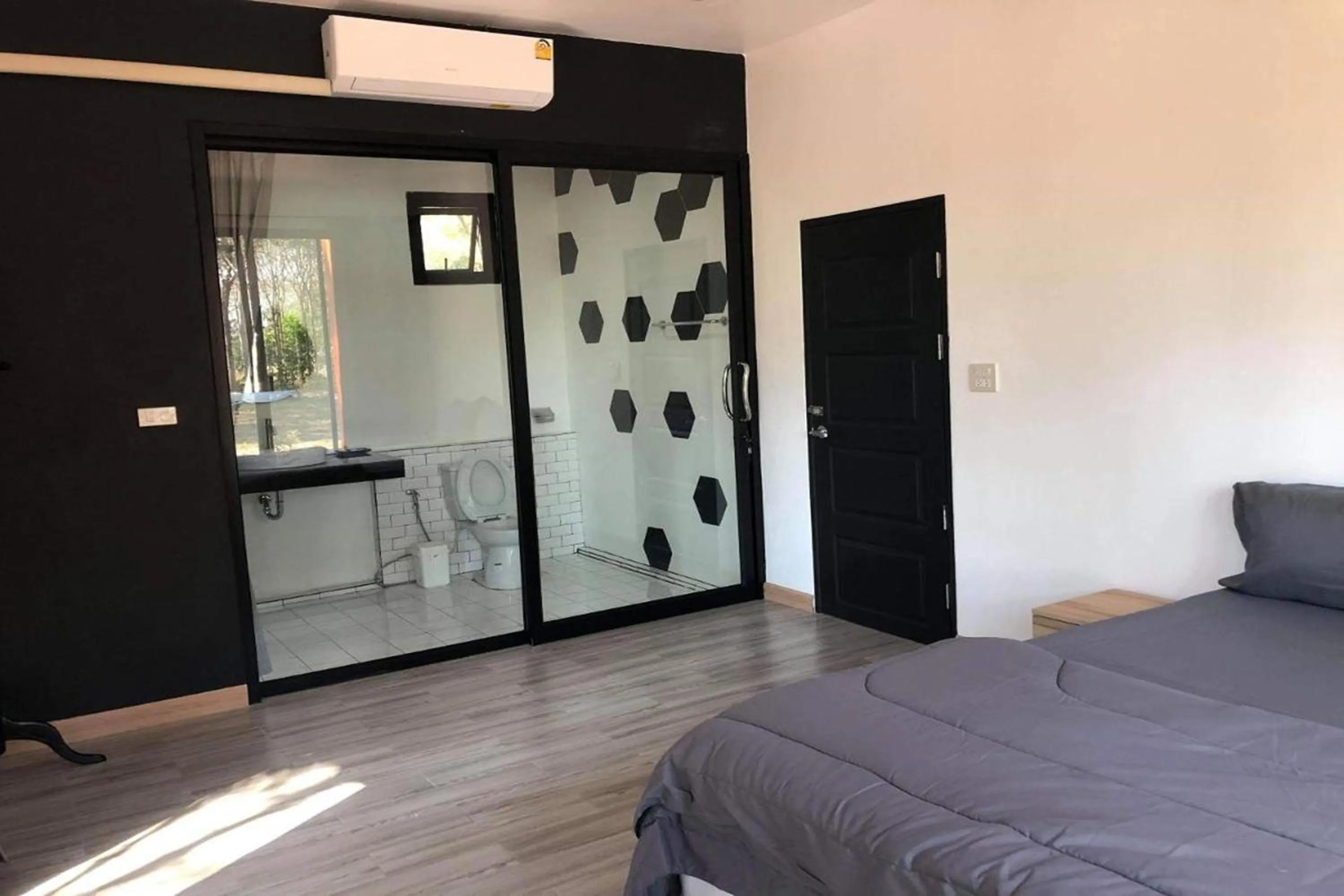 Bedroom, Bed in Forest Hill Resort