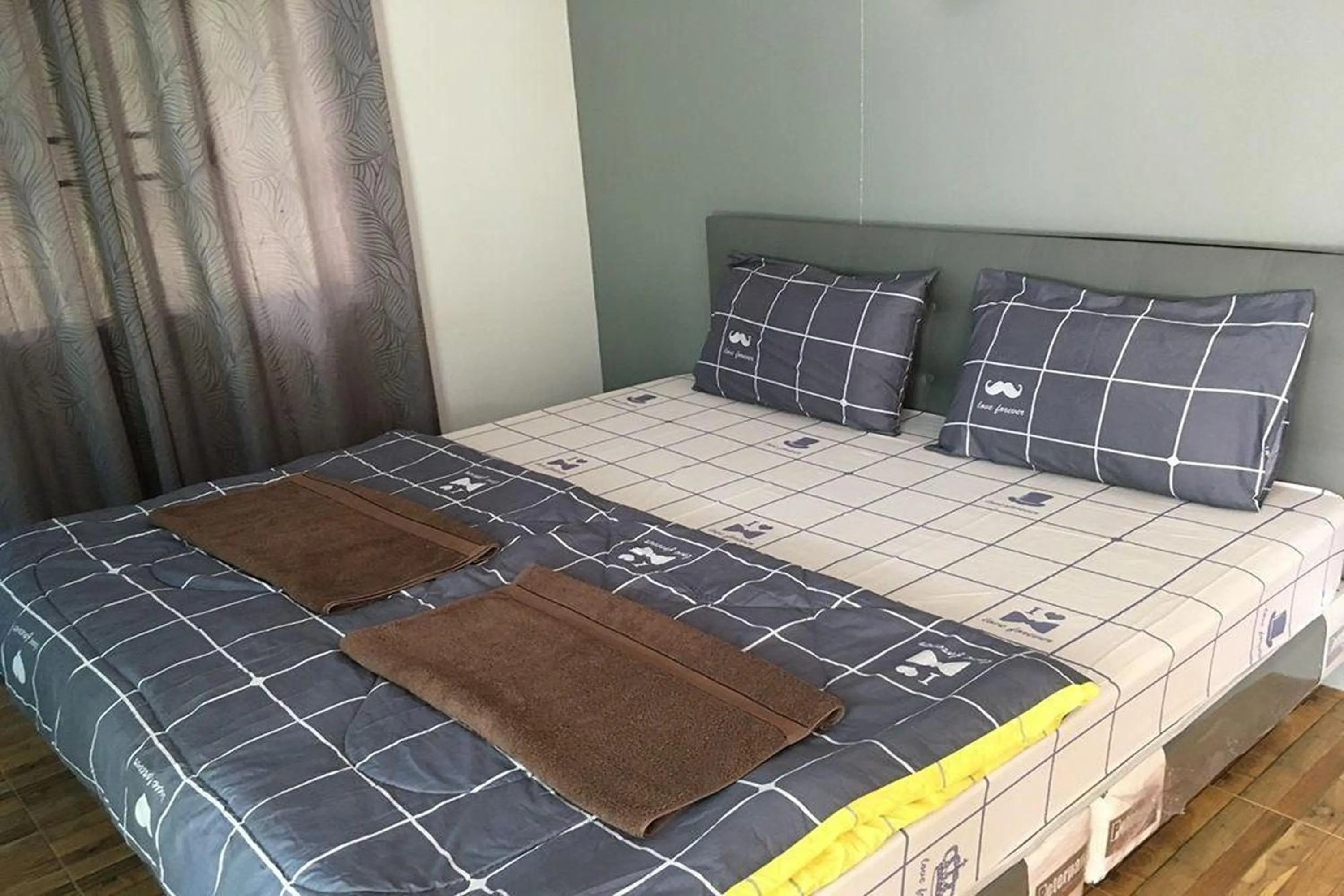 Bedroom, Bed in Forest Hill Resort