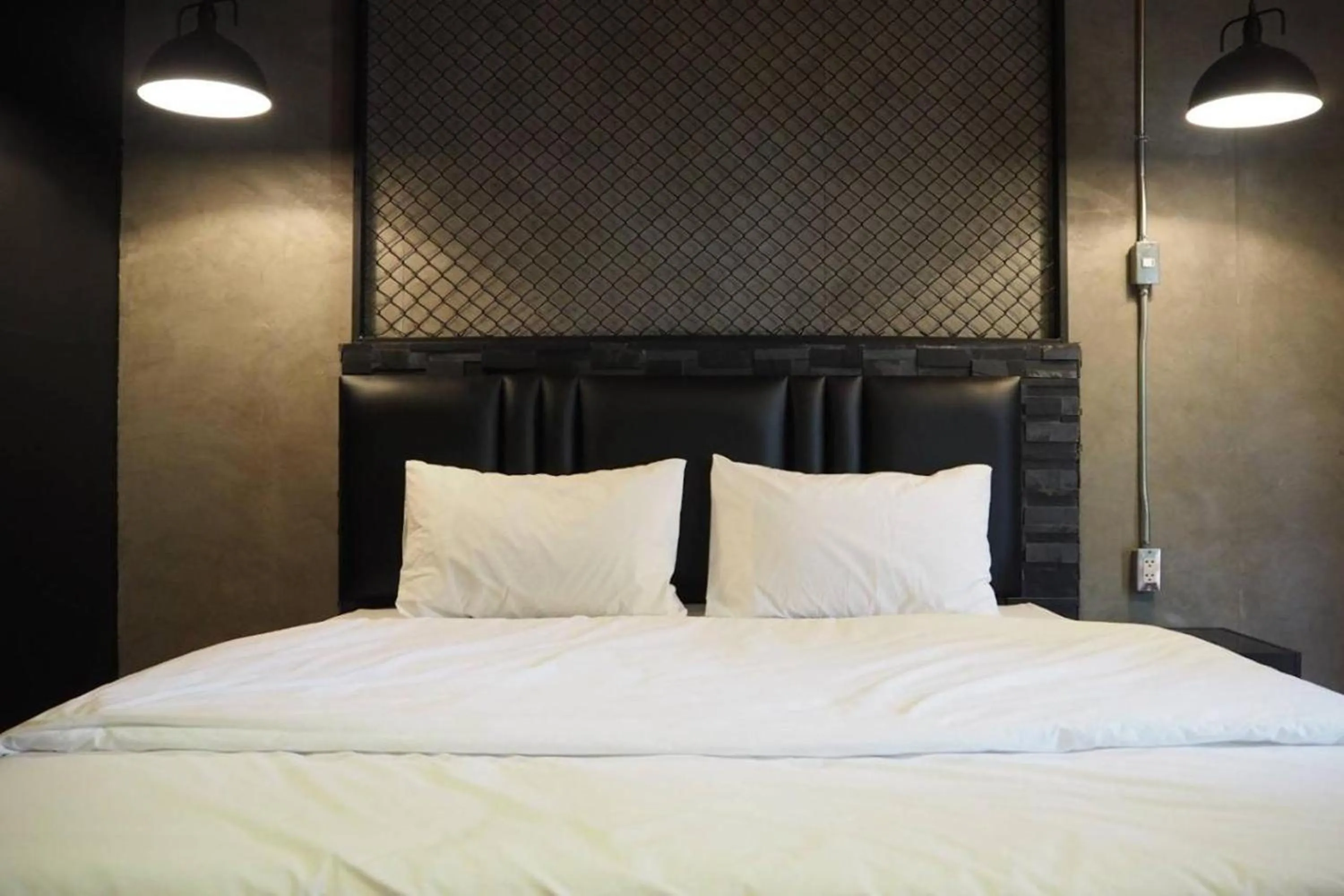 Bedroom, Bed in Forest Hill Resort