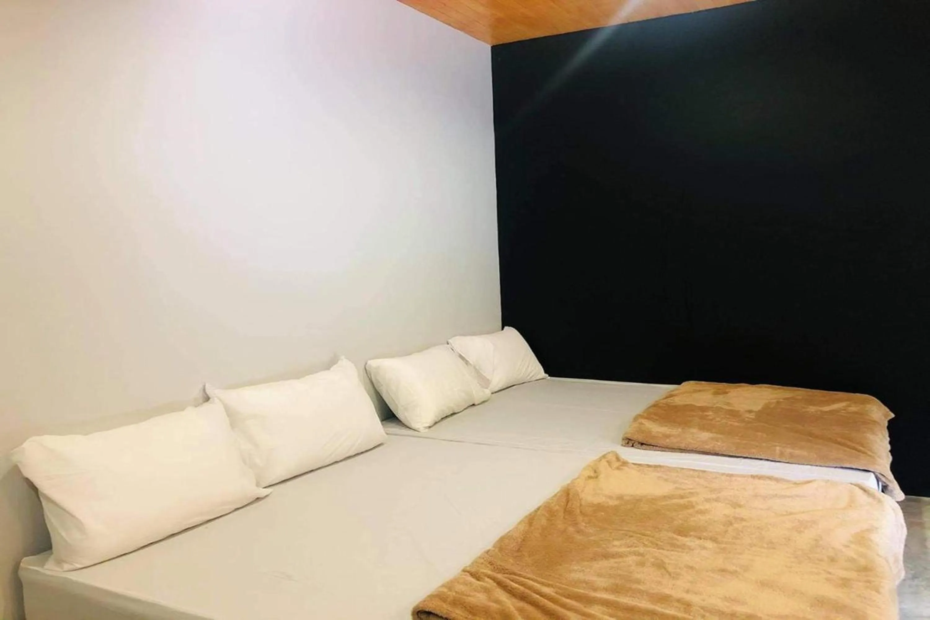 Bedroom, Bed in Forest Hill Resort