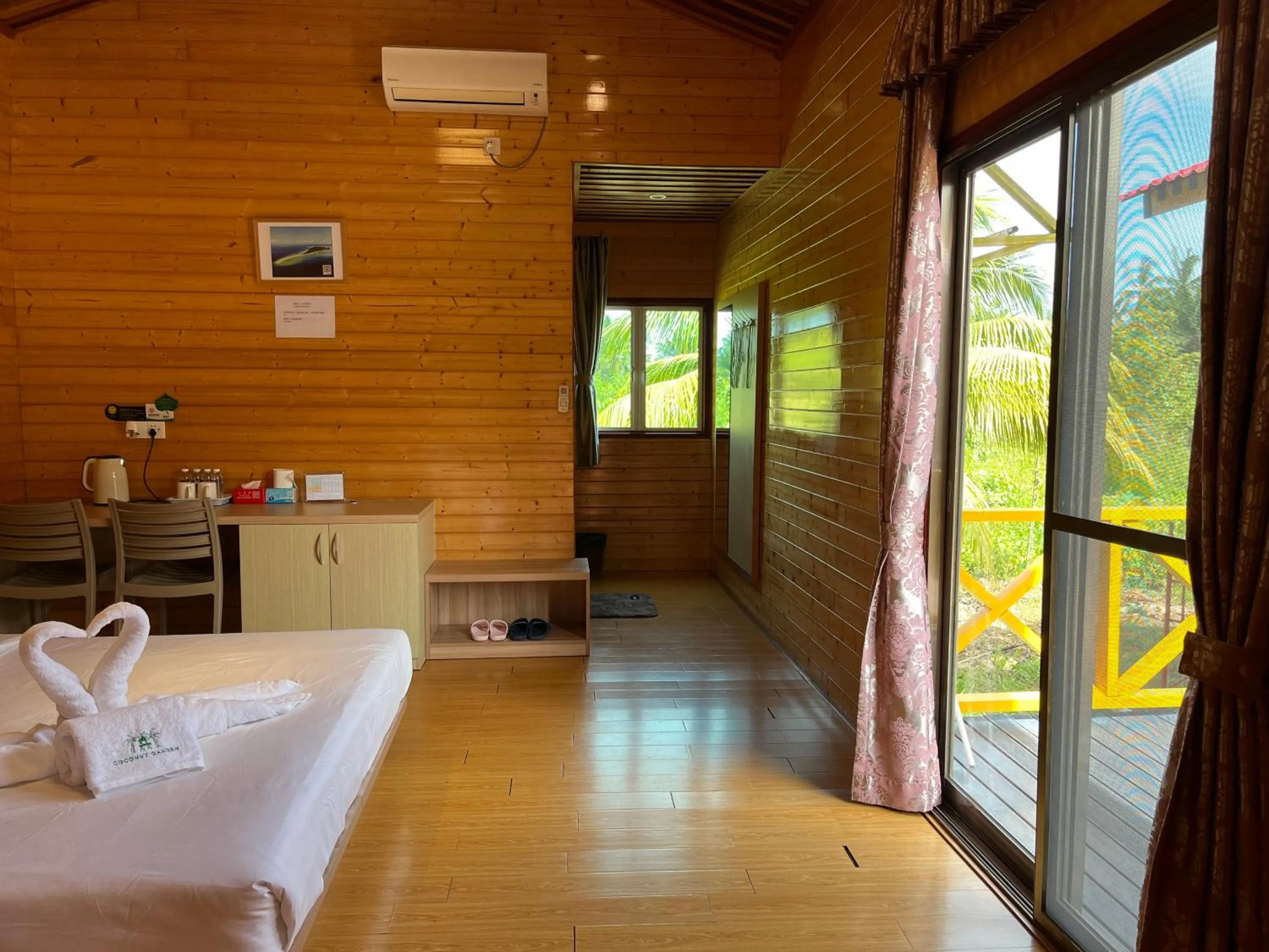 Bed in Coconut Garden Resort仙本那顺德人家棕榈园