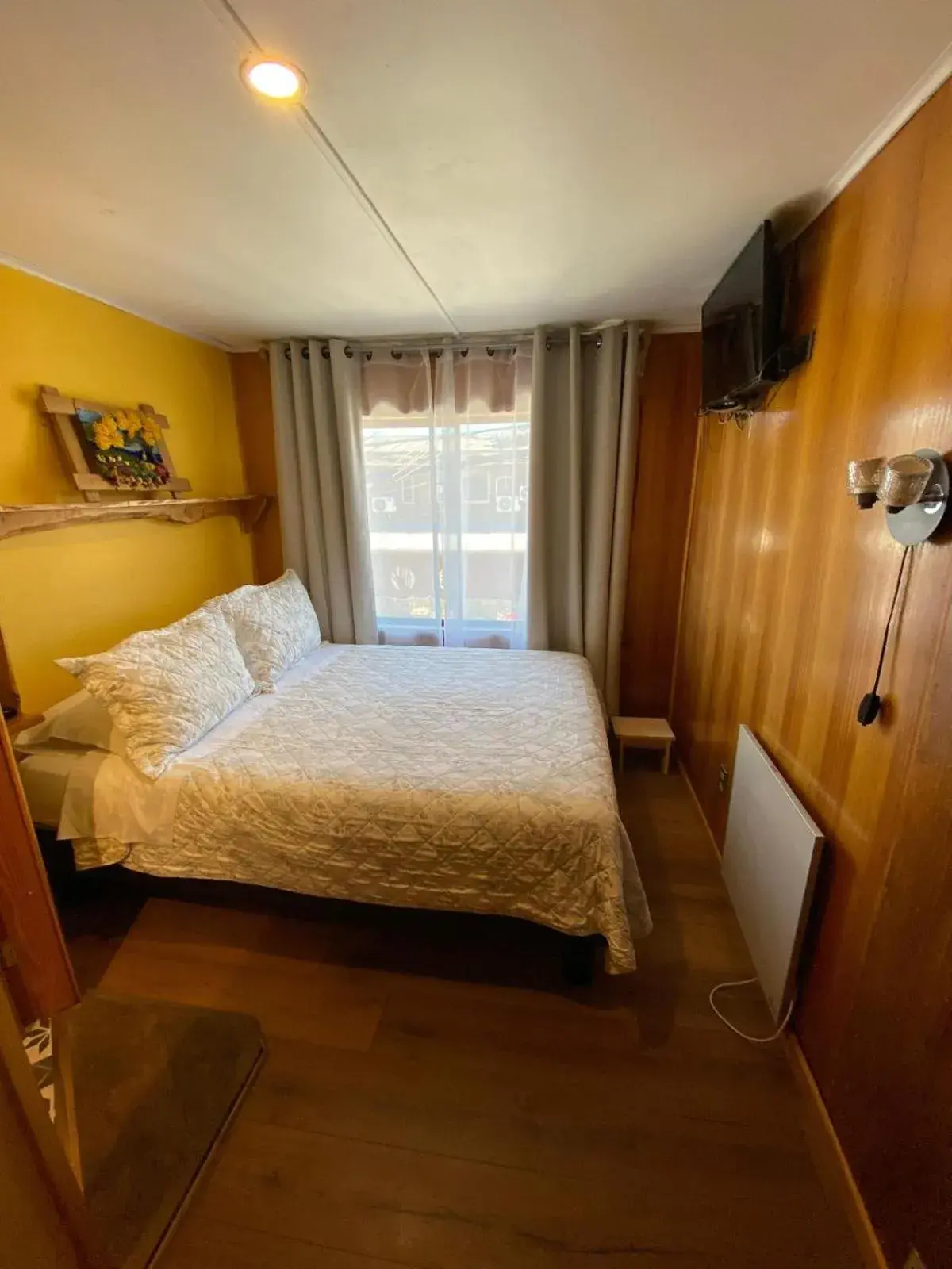 Double Room with Private Bathroom - single occupancy in Umantü Hostel Double Room with Private Bathroom - single occupancy in Umantü Hostel