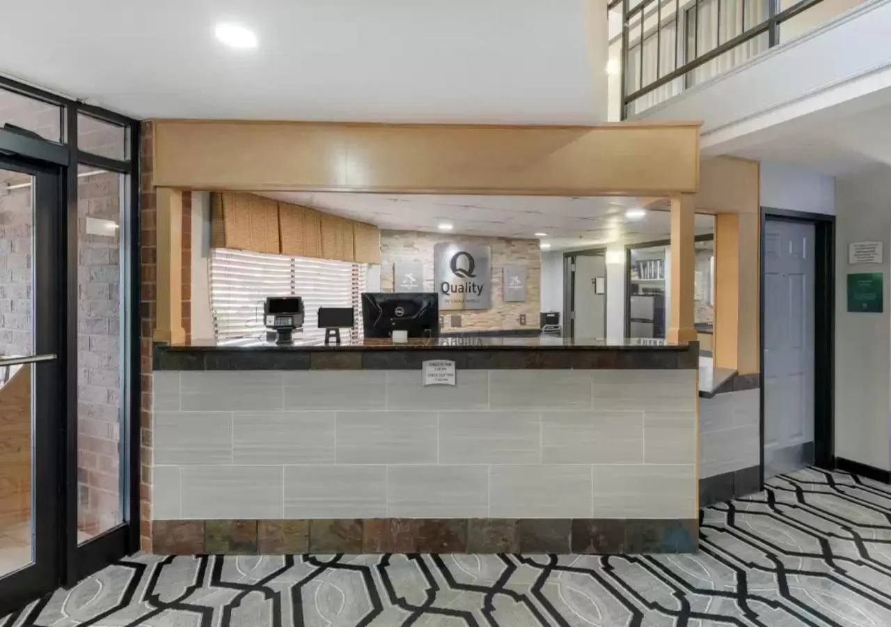Lobby or reception in Quality Inn & Suites Mayo Clinic Area