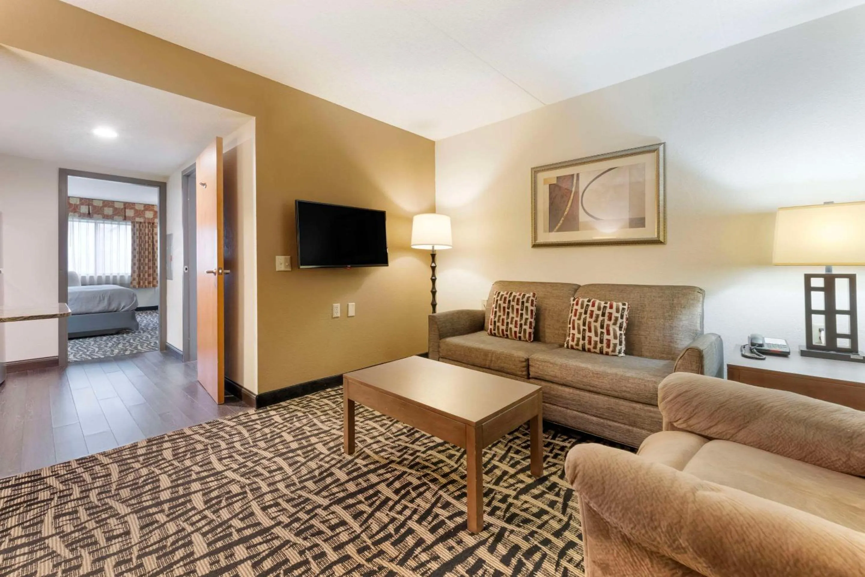 Living room in Quality Inn & Suites Mayo Clinic Area