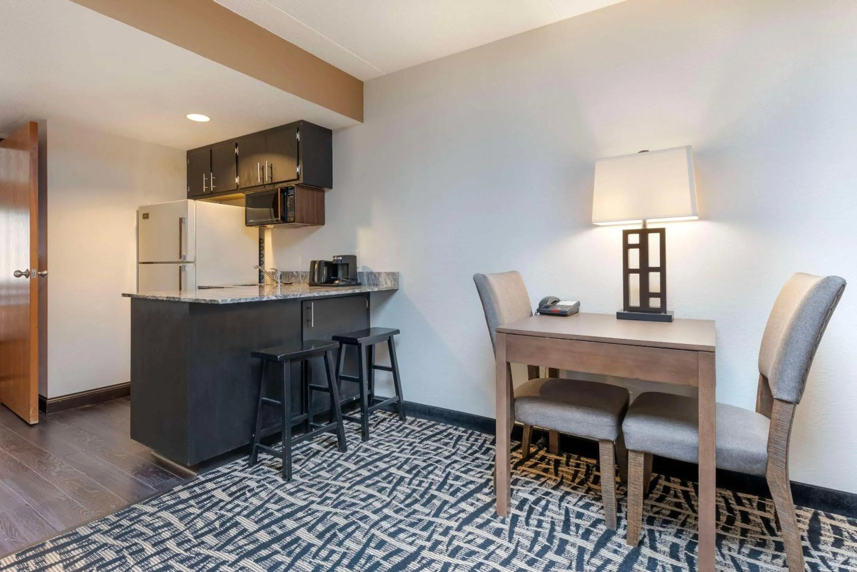 Kitchen or kitchenette in Quality Inn & Suites Mayo Clinic Area