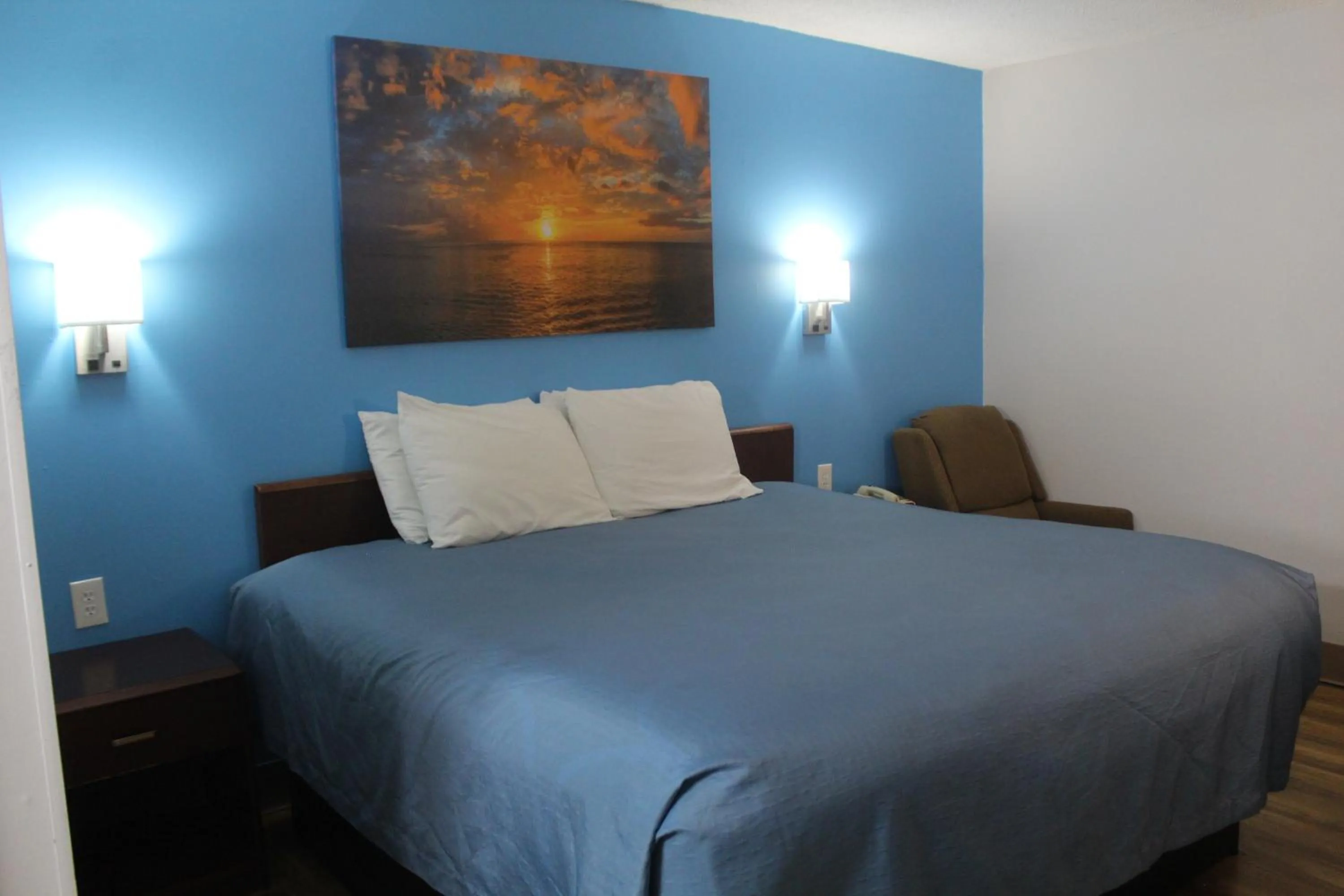 Bed in Extended Stay Warrenton Inn