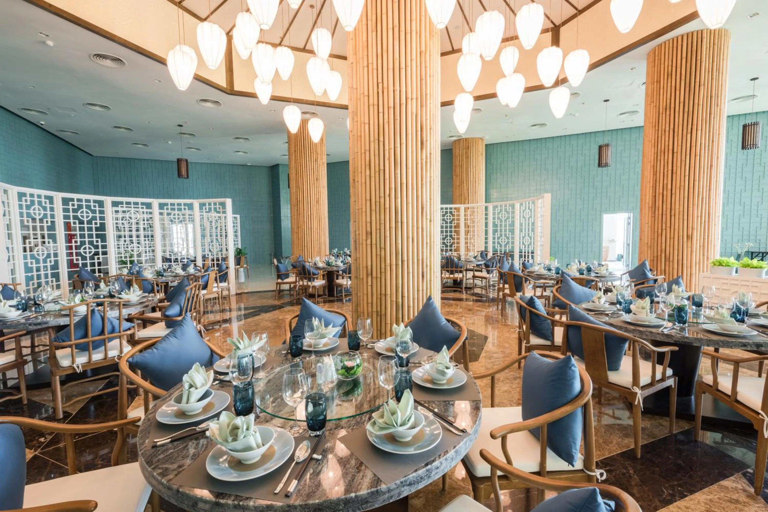 Restaurant/places to eat in FLC Grand Hotel Samson