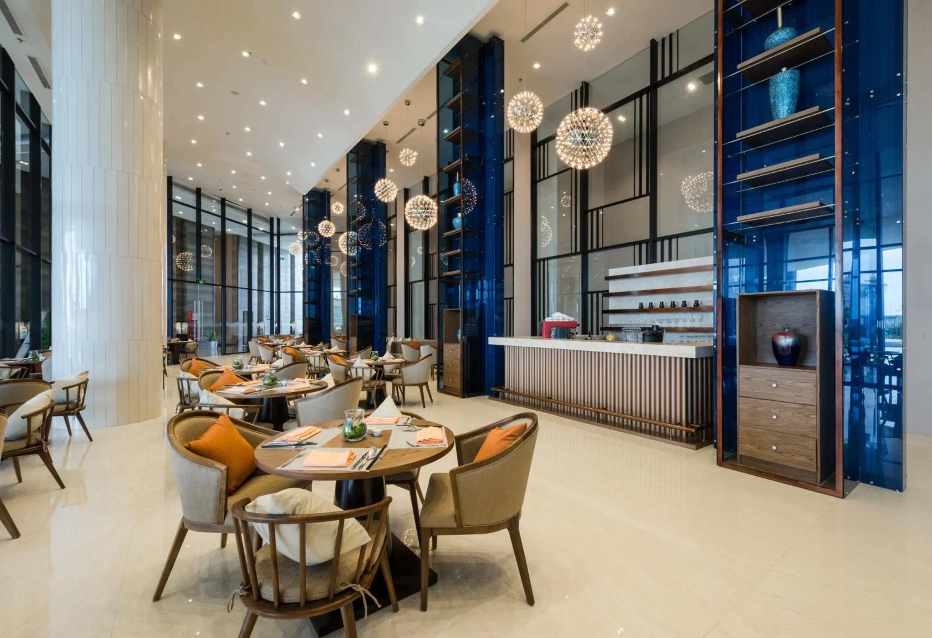 Restaurant/places to eat in FLC Grand Hotel Samson