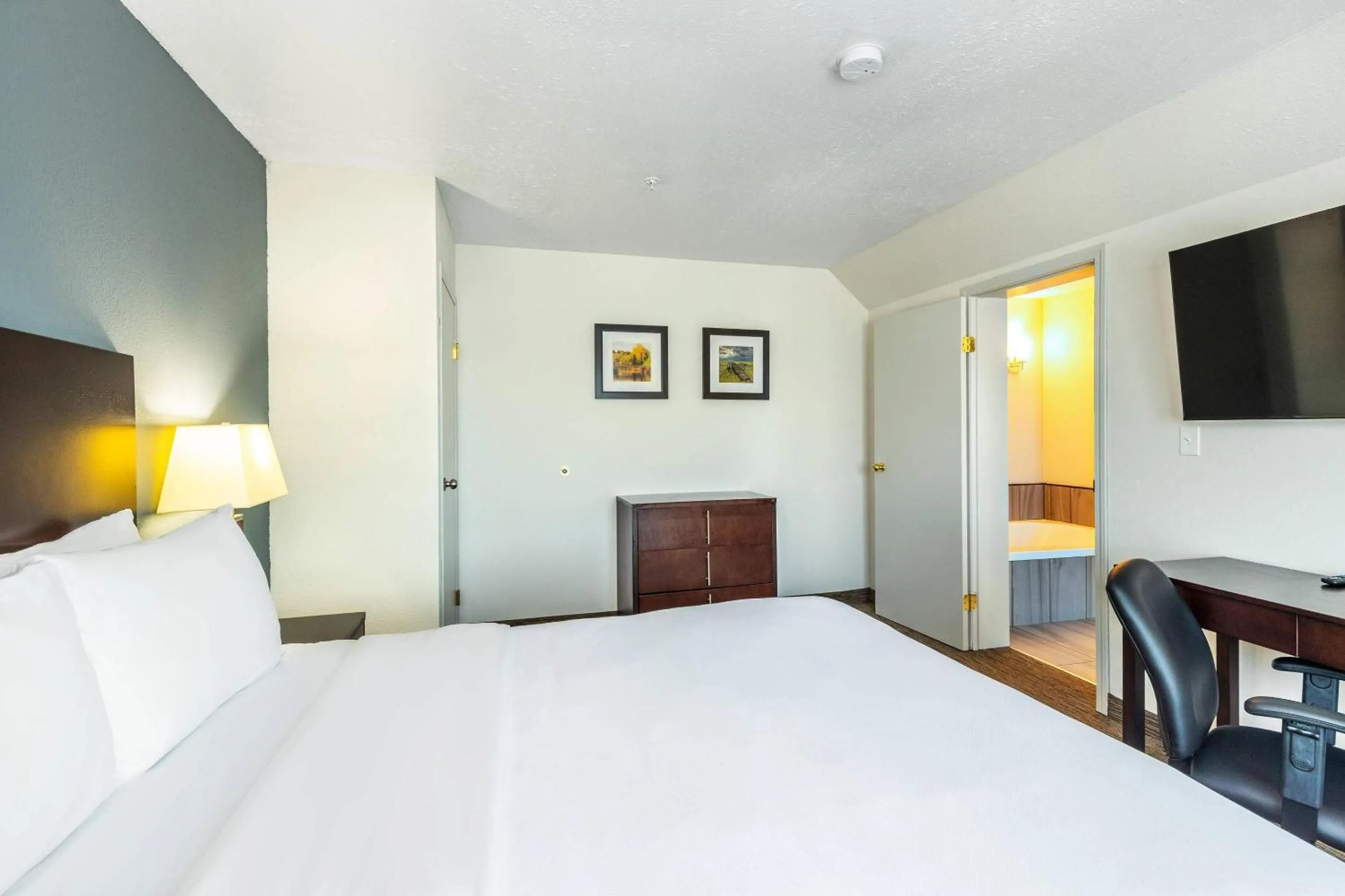 Bedroom, Bed in Comfort Inn & Suites