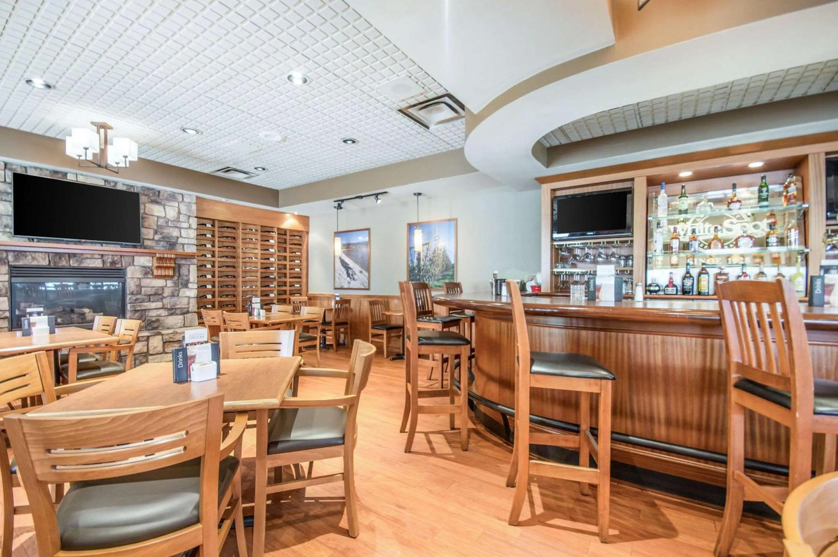 Restaurant/places to eat in Clarion Hotel & Conference Centre