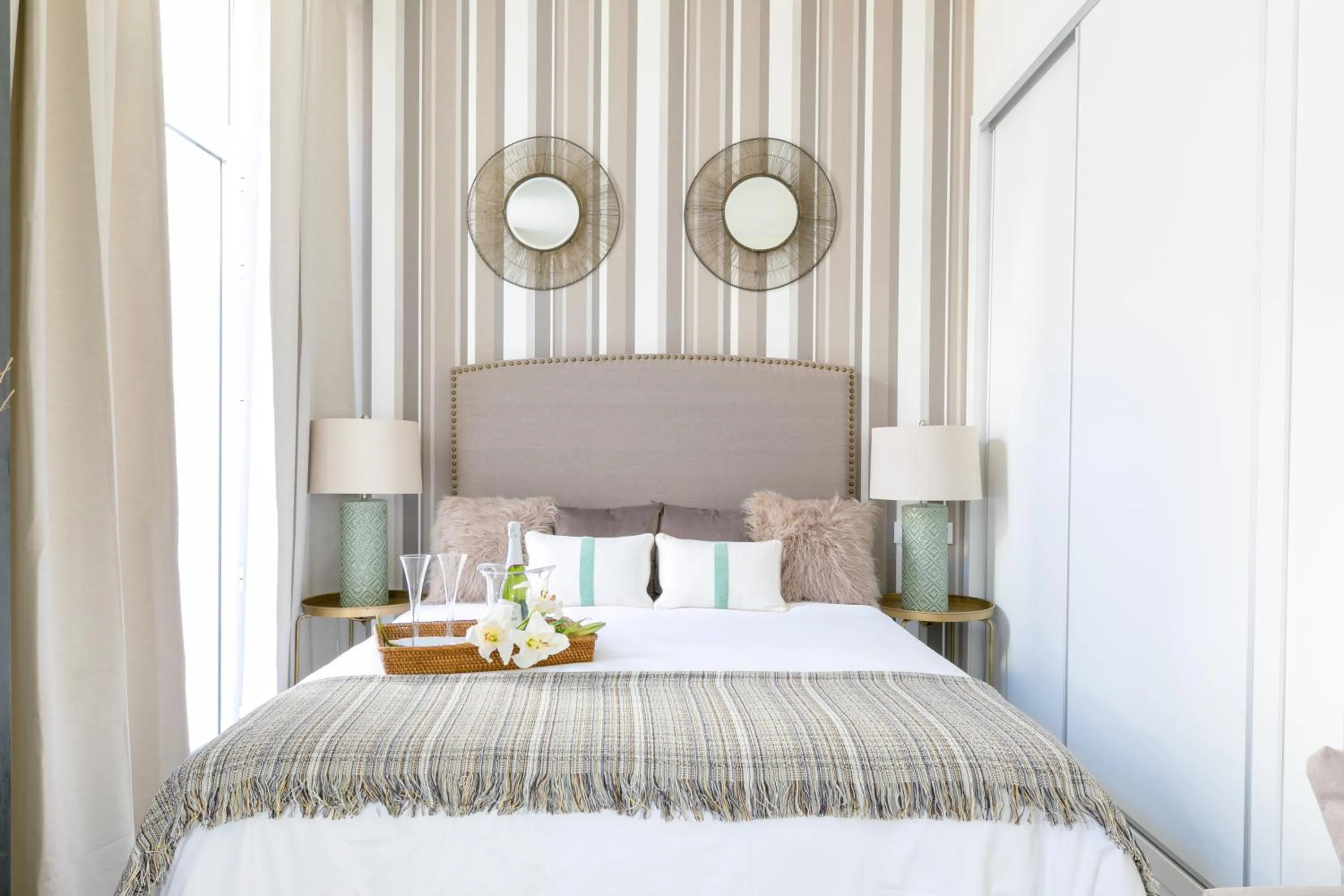 Bedroom, Bed in Apartamentos Soho Boutique Museo