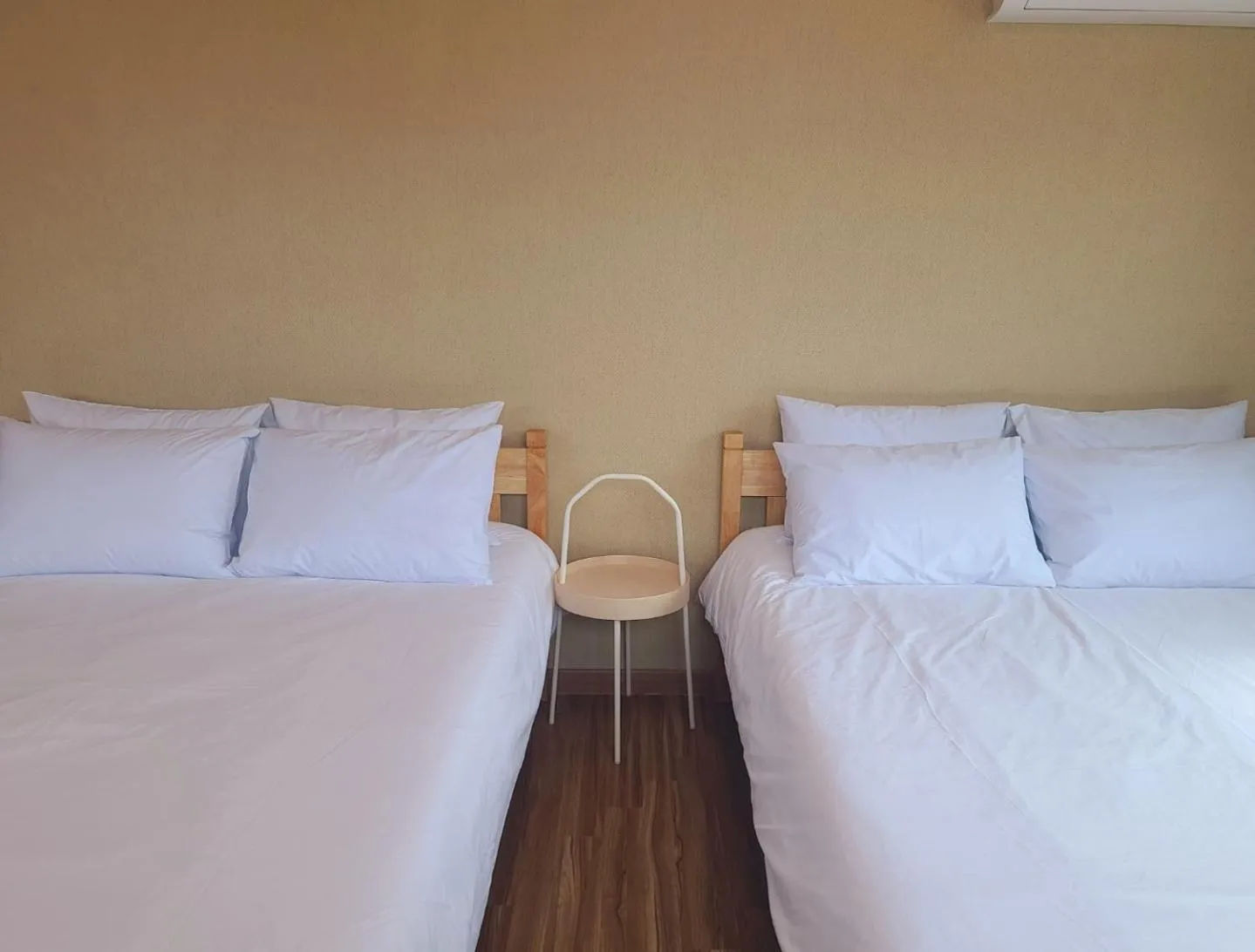 Large Twin Room in TreehouseUnseo GuestHouse