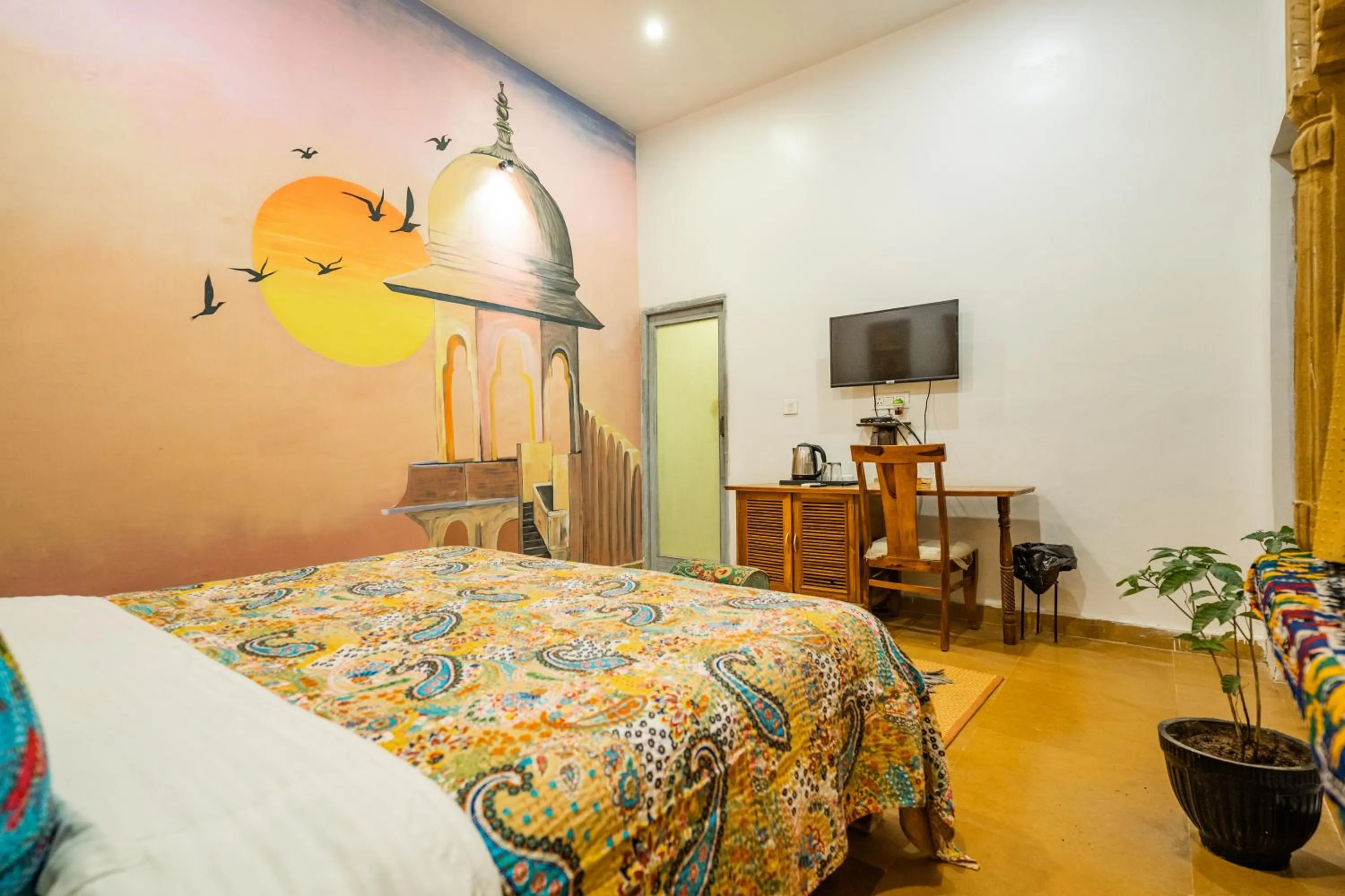 TV and multimedia, Bed in Garh Meera - A Sensational Boutique Hotel