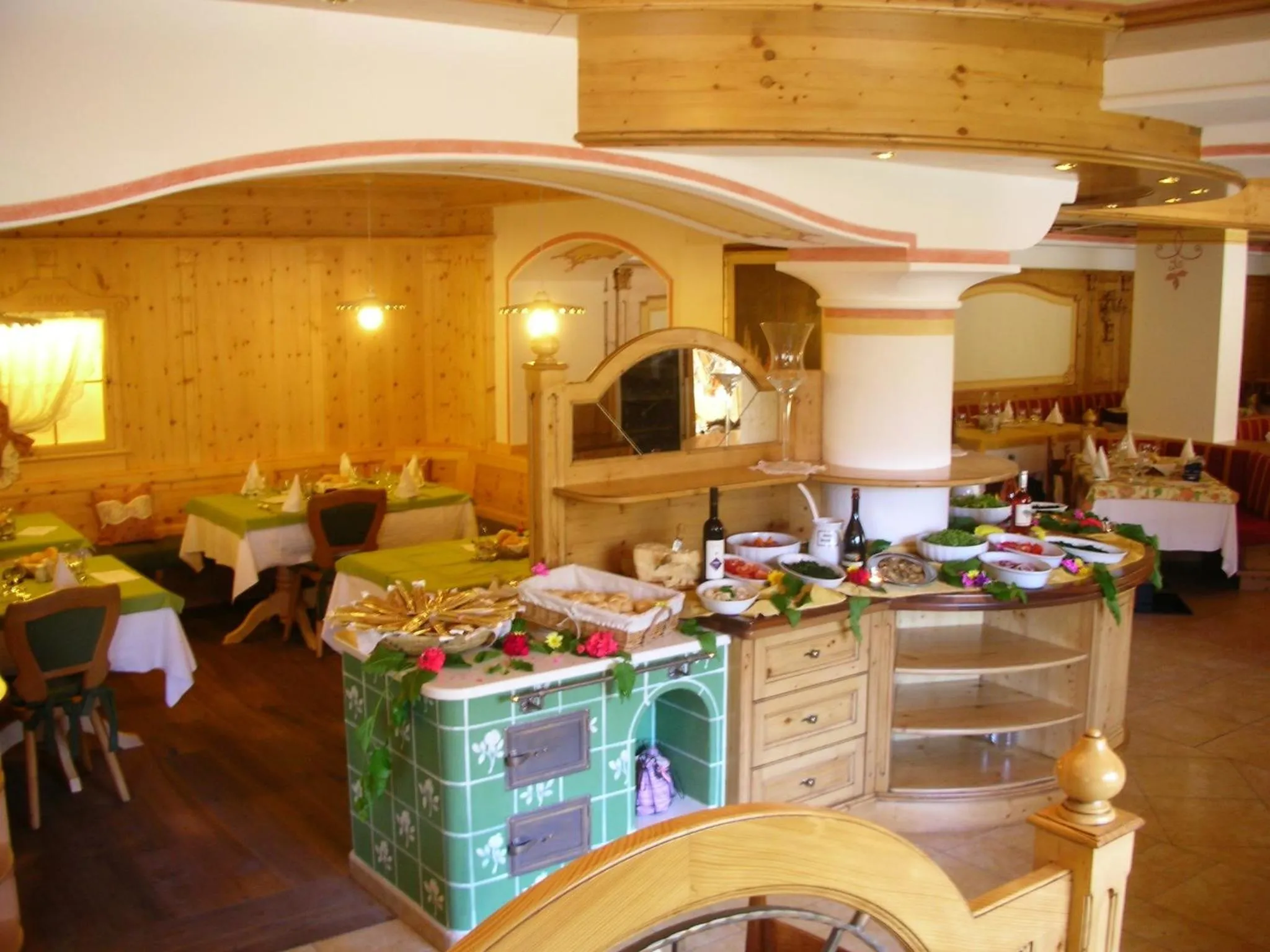 Restaurant/places to eat in Alpotel Dolomiten