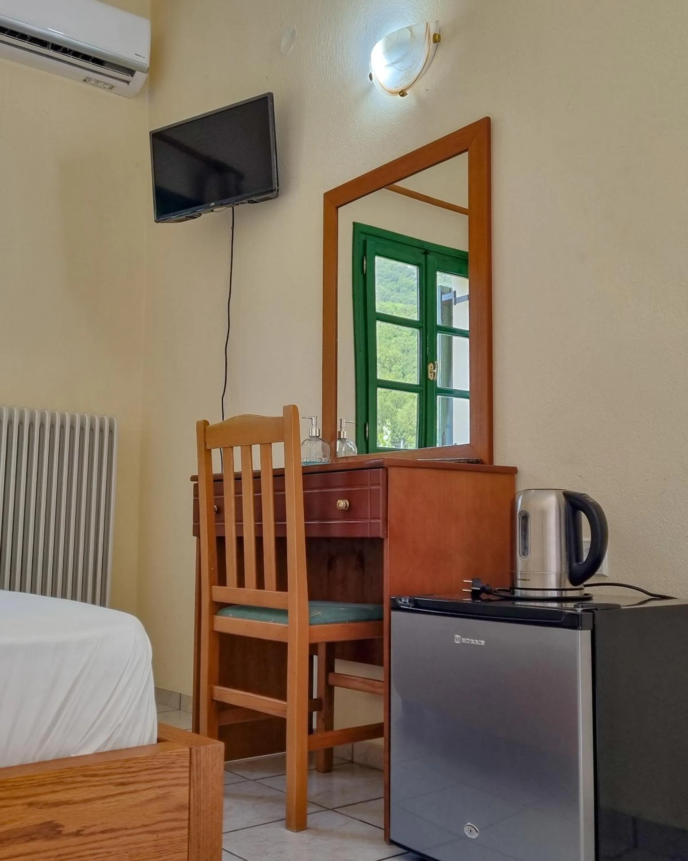 TV and multimedia, Bed in Hotel Spiridoula