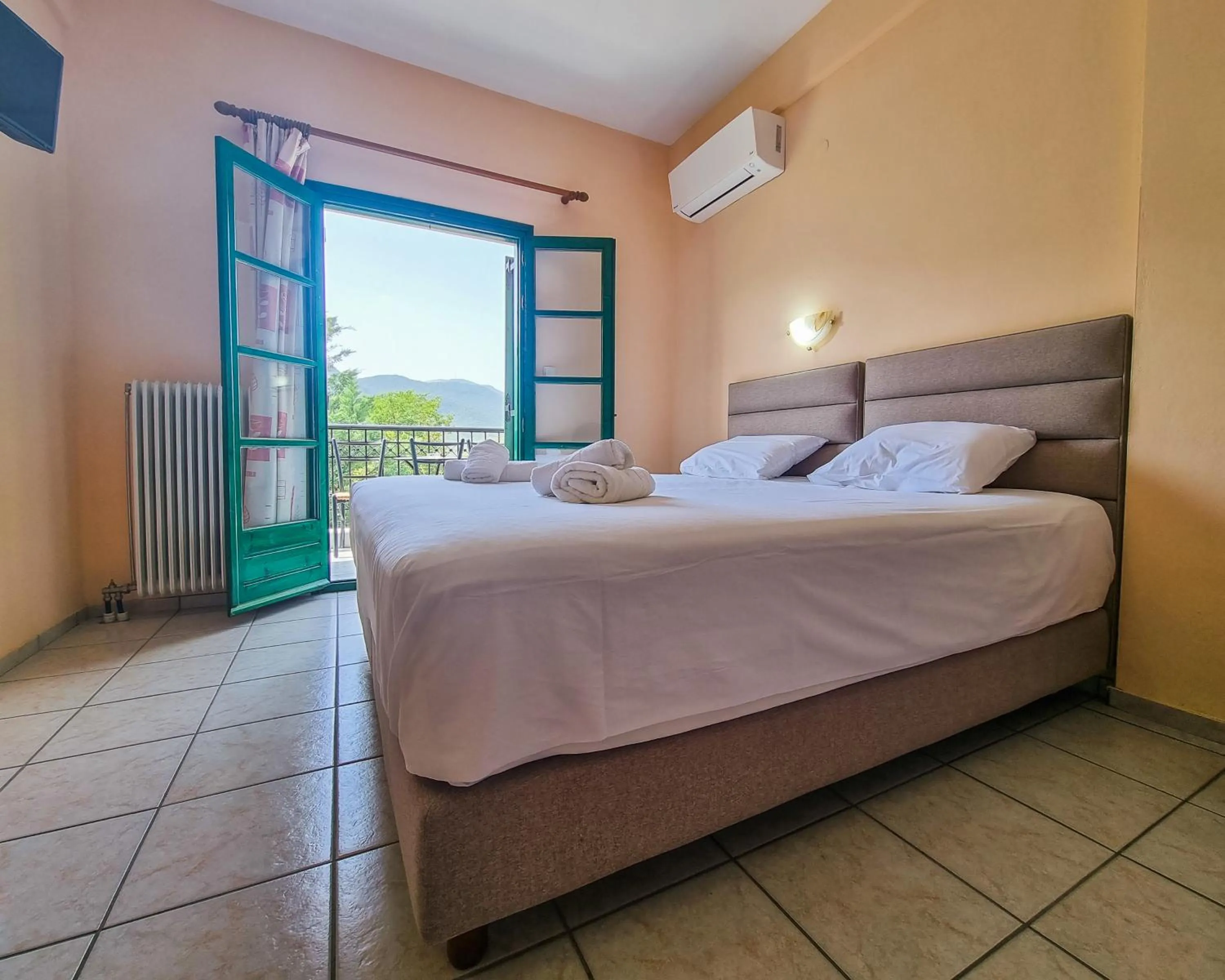 Bedroom, Bed in Hotel Spiridoula